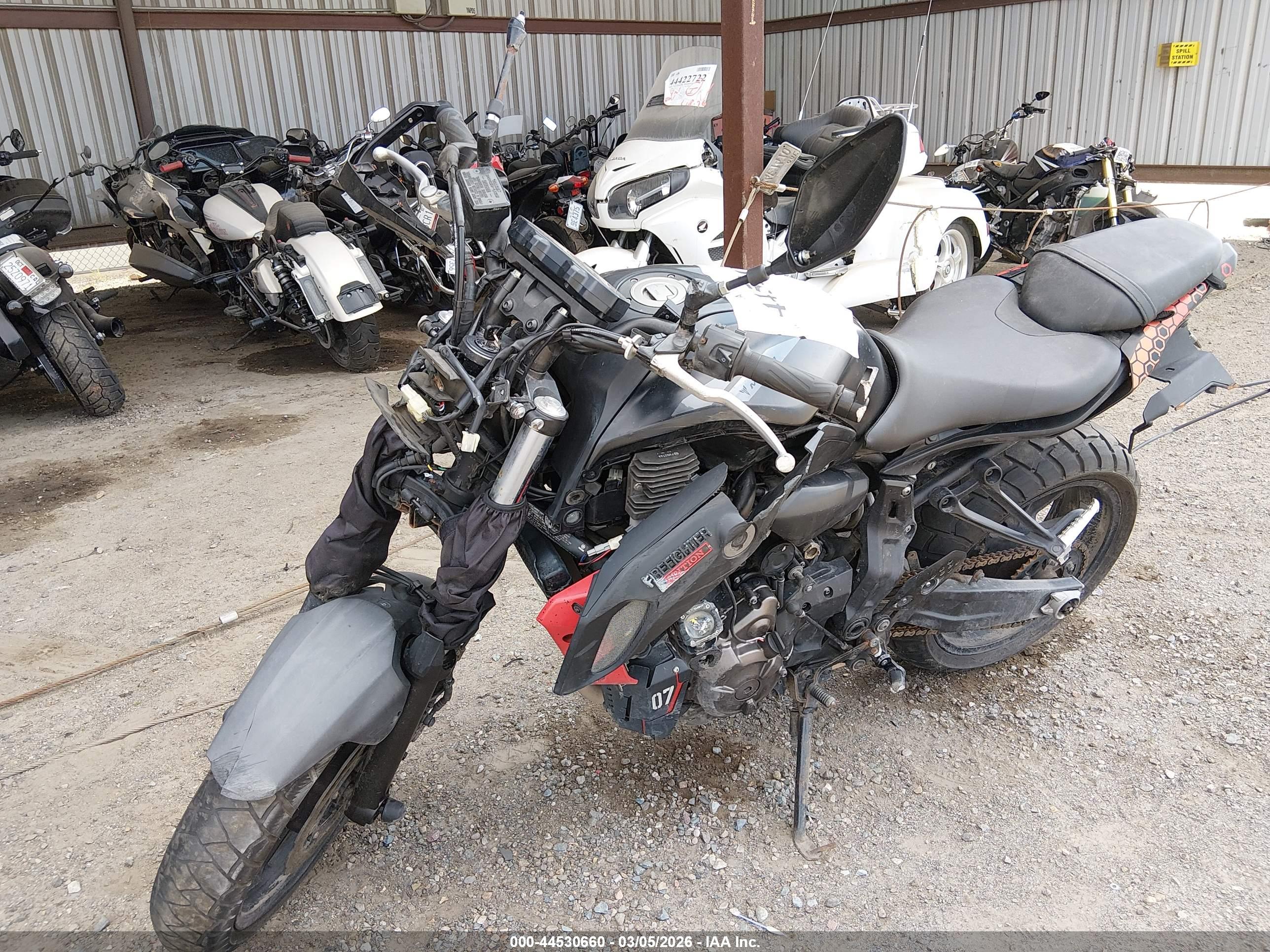 YAMAHA MT07 image 2