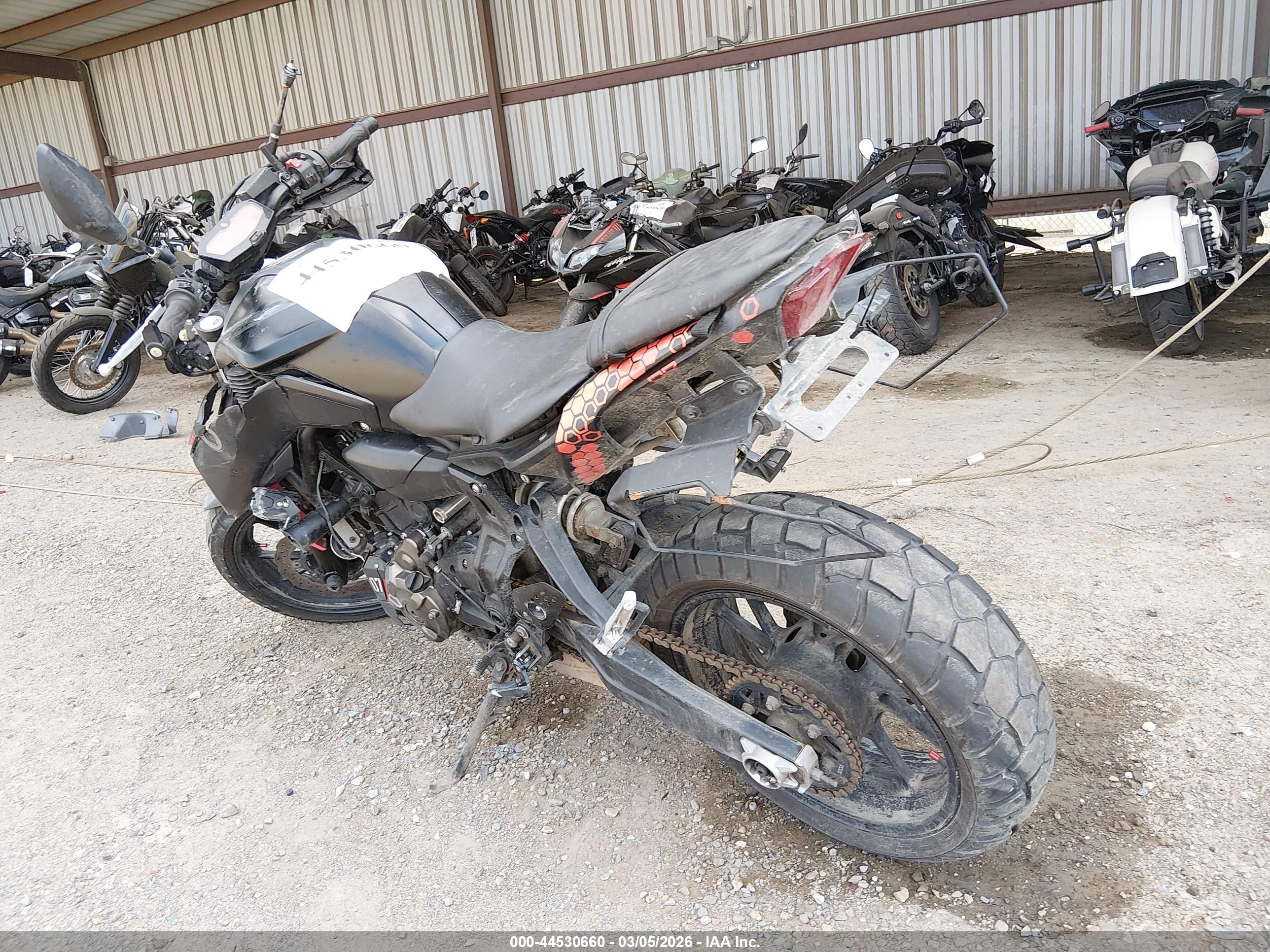 YAMAHA MT07 image 3