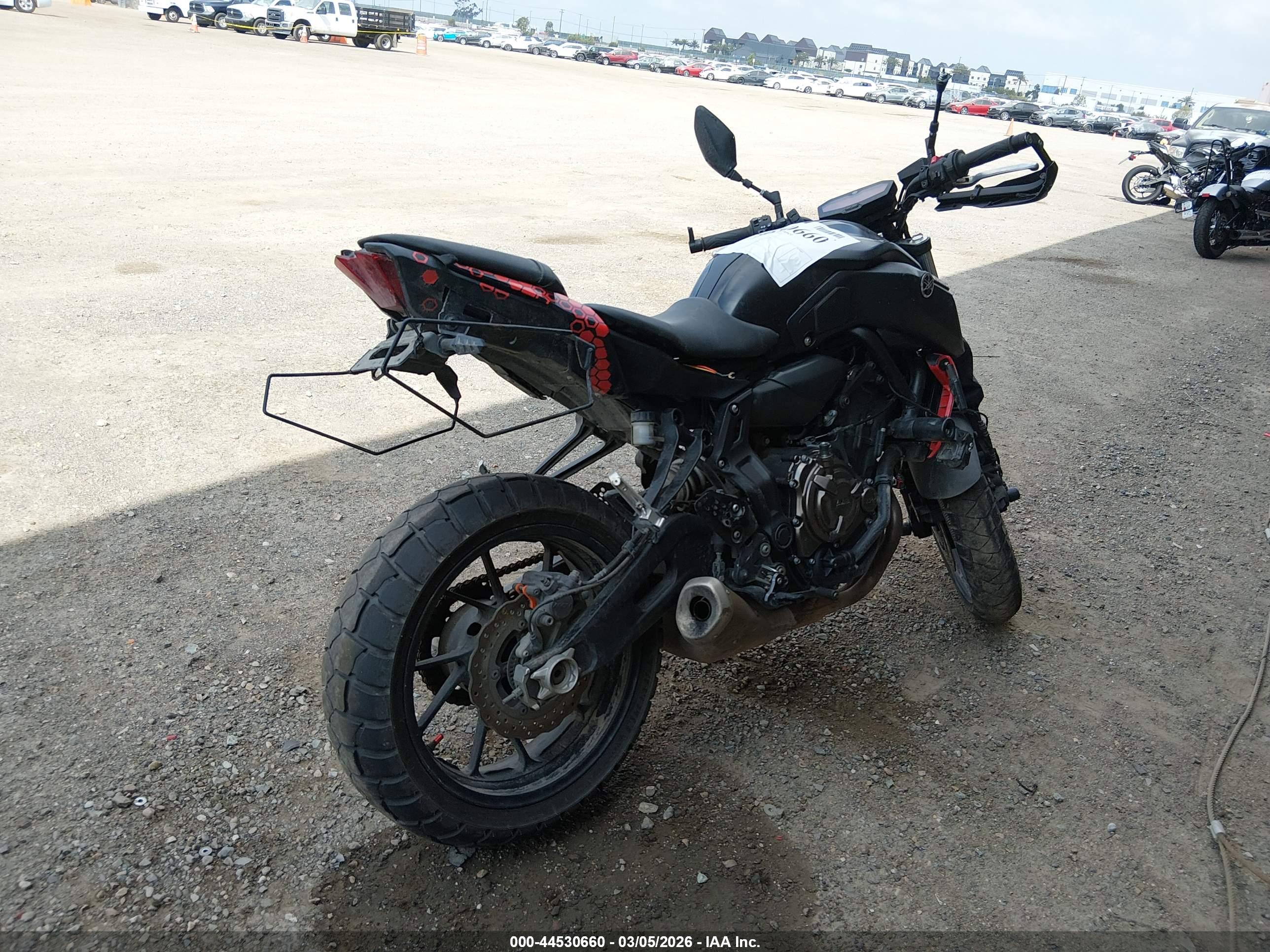 YAMAHA MT07 image 4