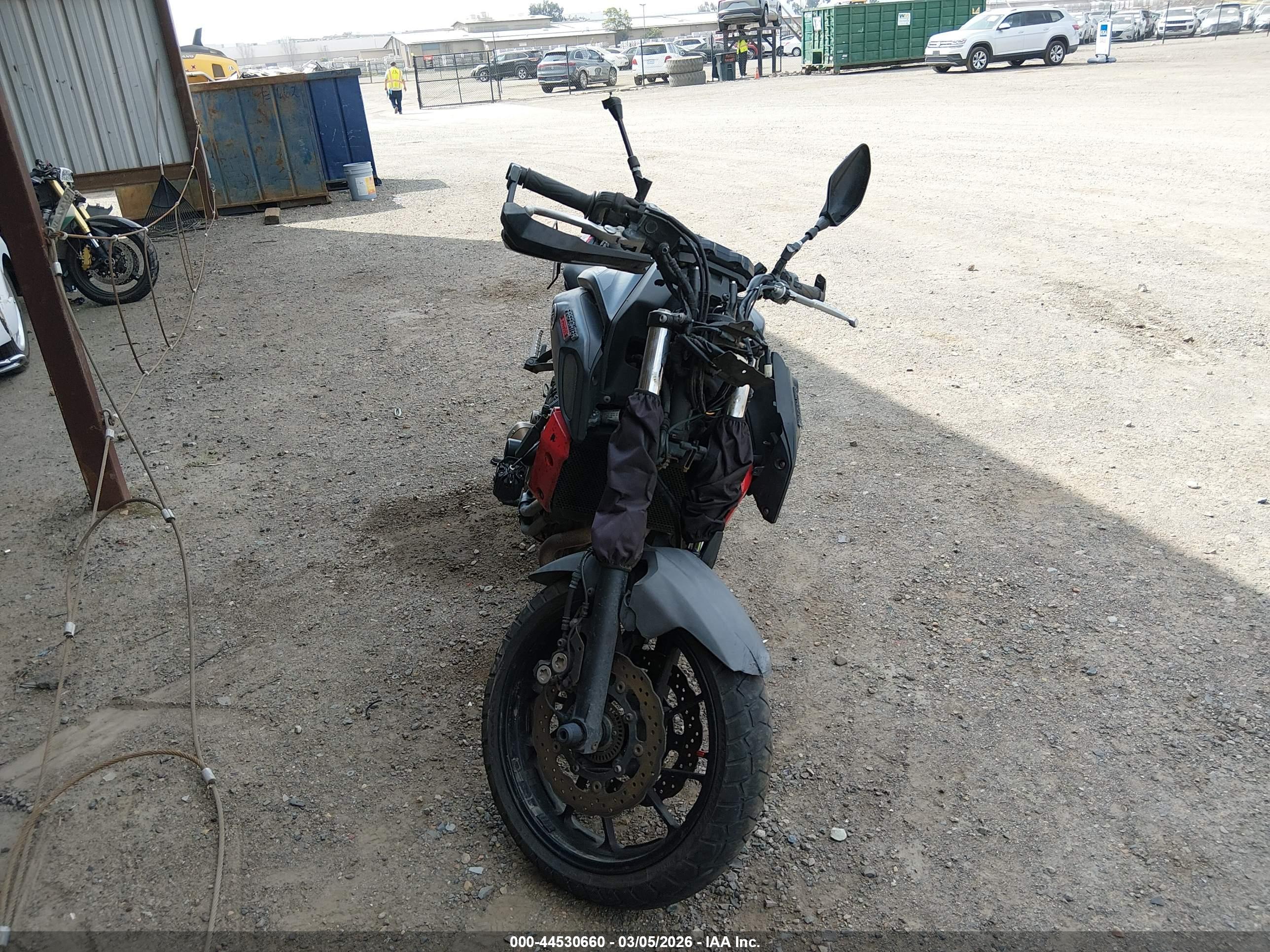 YAMAHA MT07 image 5