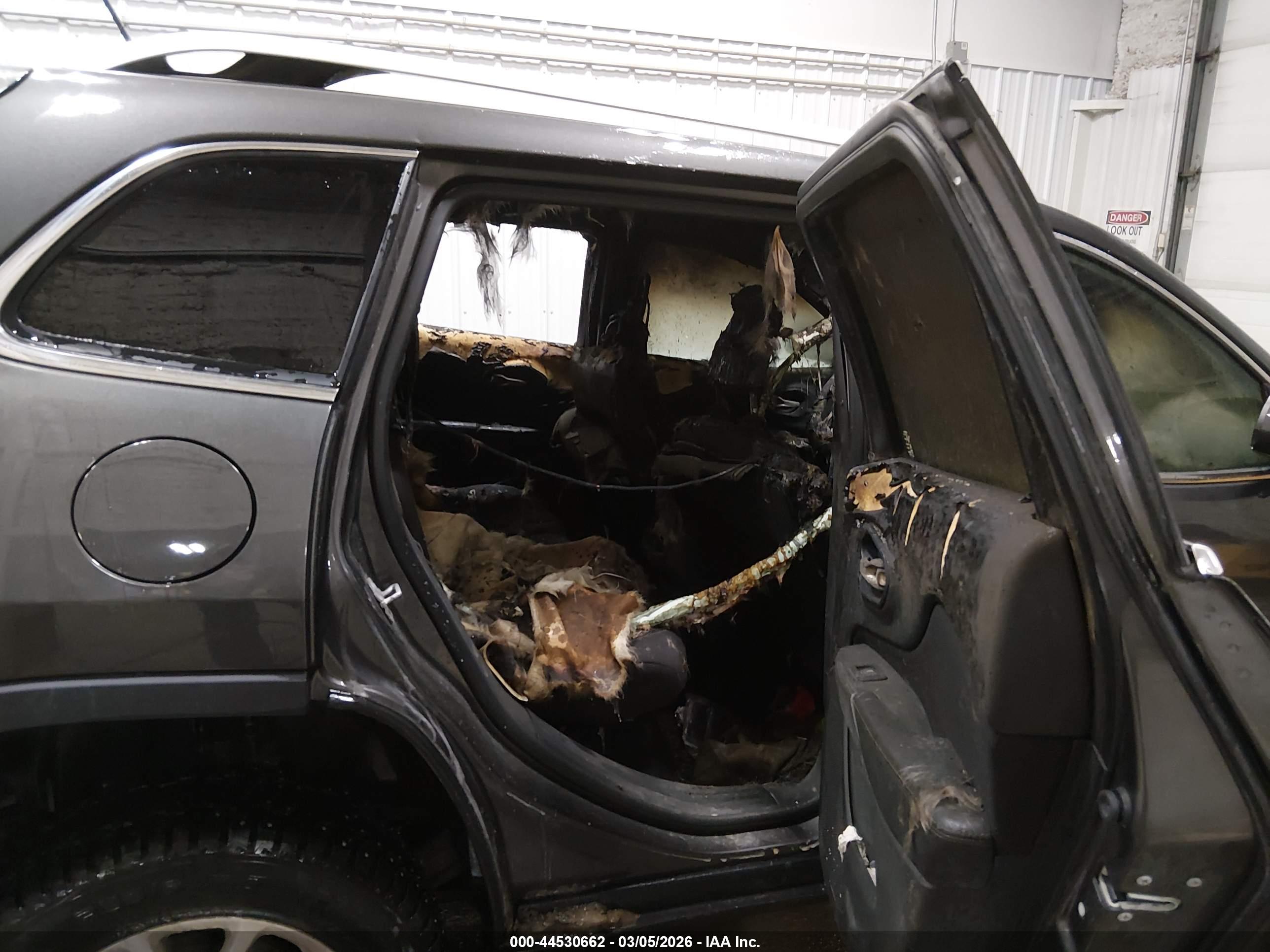 JEEP CHEROKEE image 8