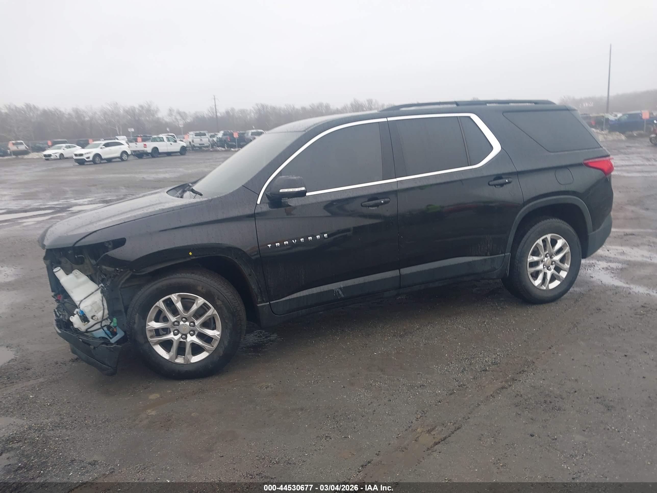 CHEVROLET TRAVERSE image 2