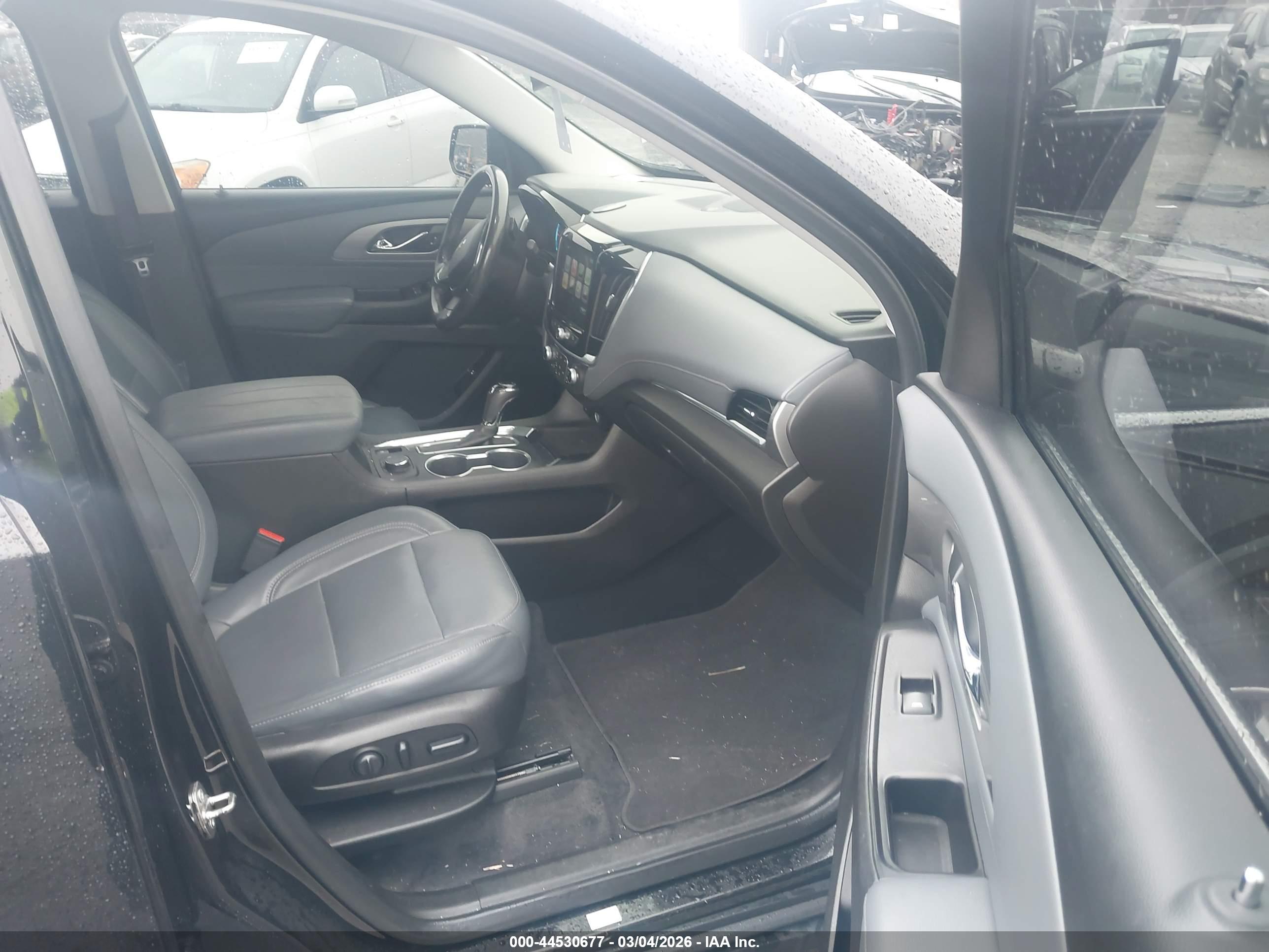 CHEVROLET TRAVERSE image 5