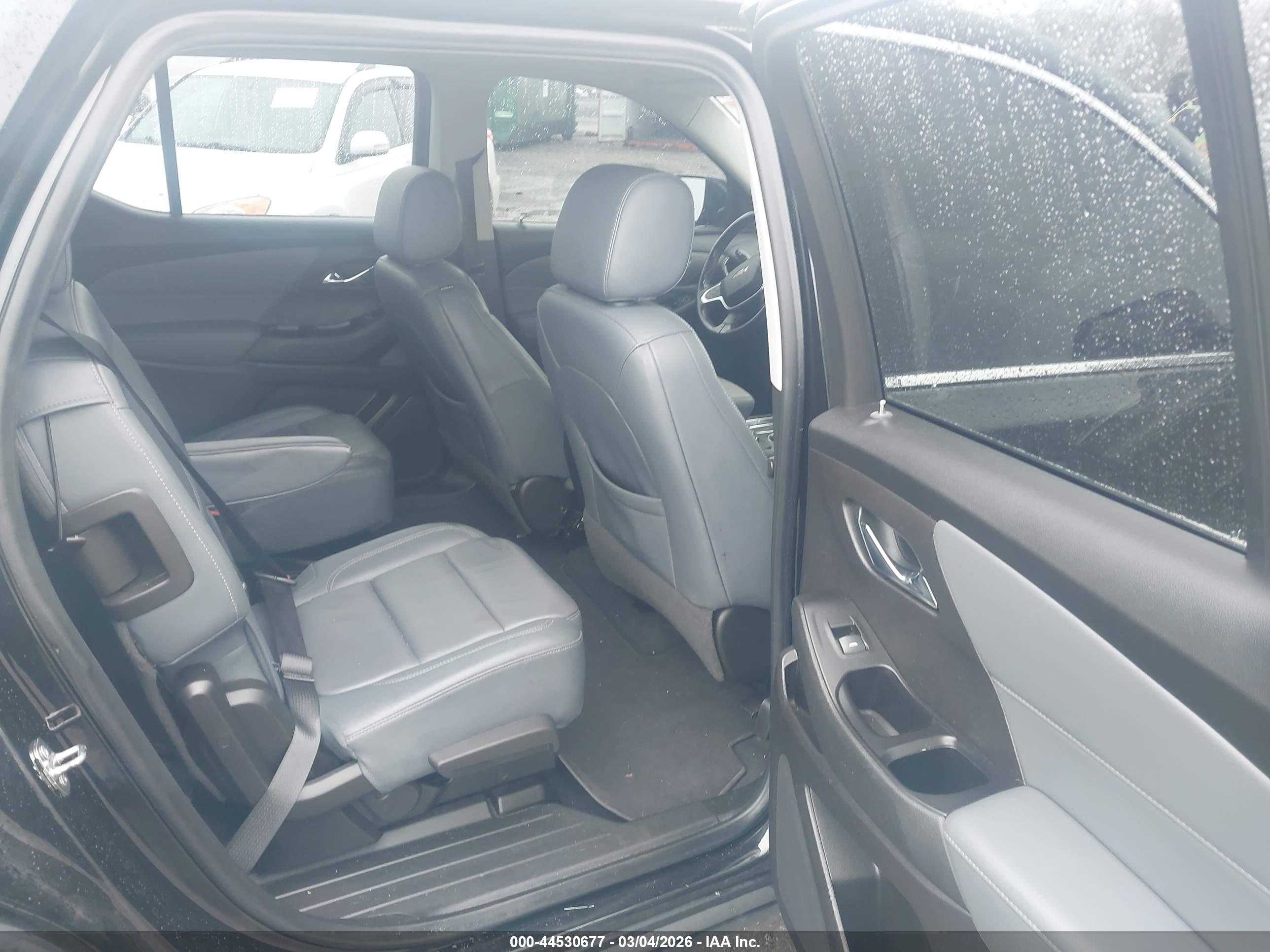 CHEVROLET TRAVERSE image 8