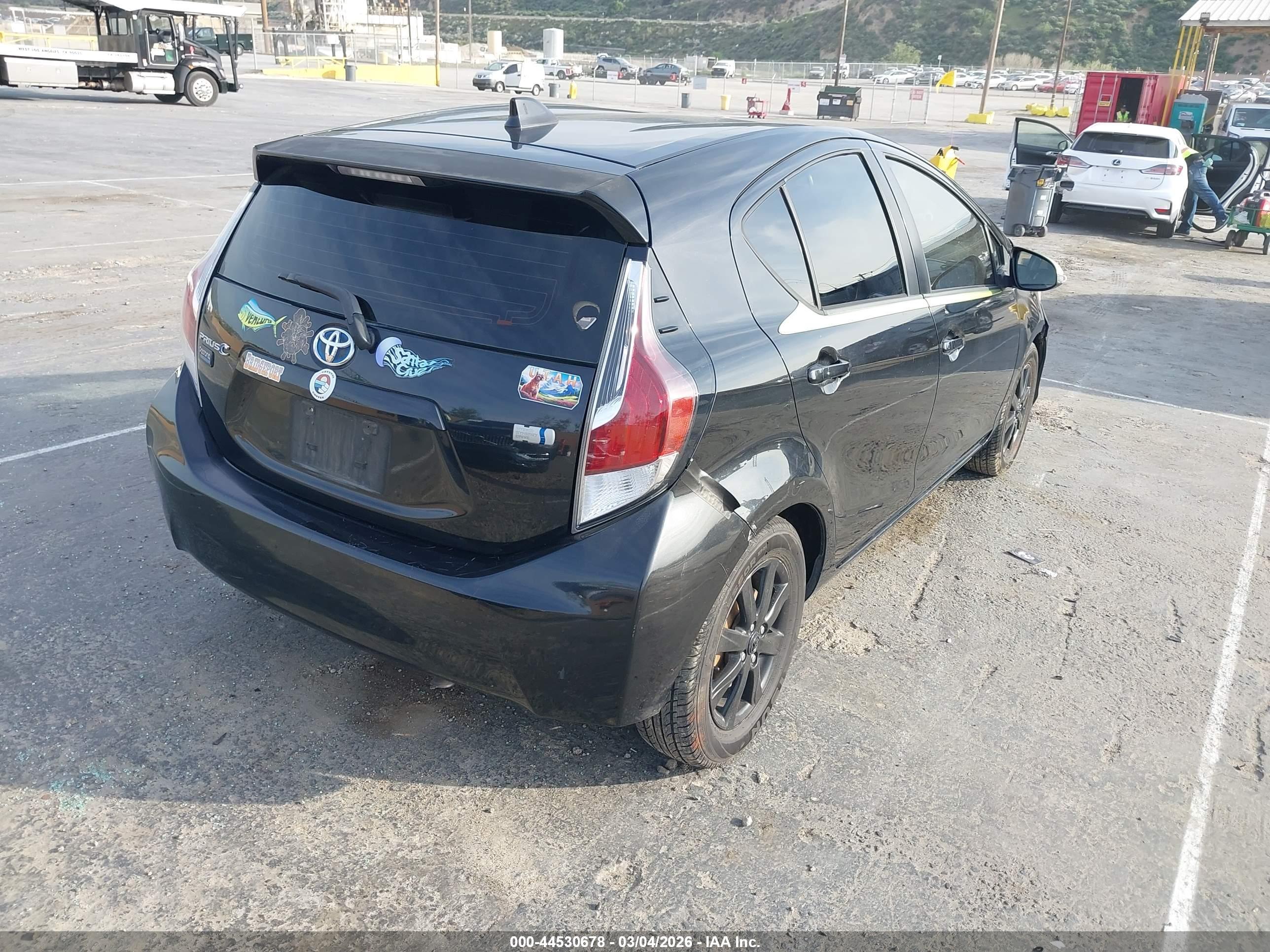 TOYOTA PRIUS image 4