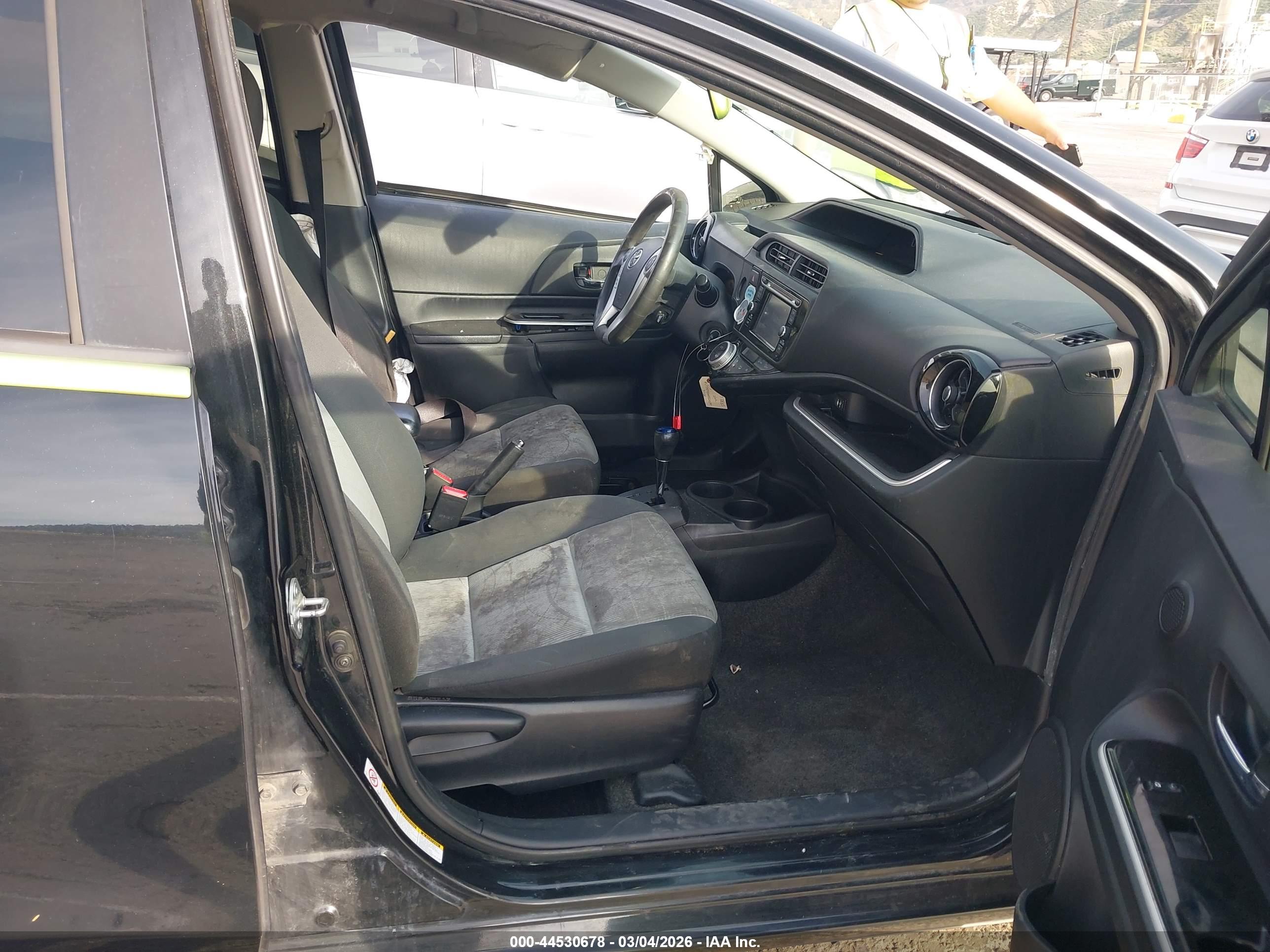 TOYOTA PRIUS image 5