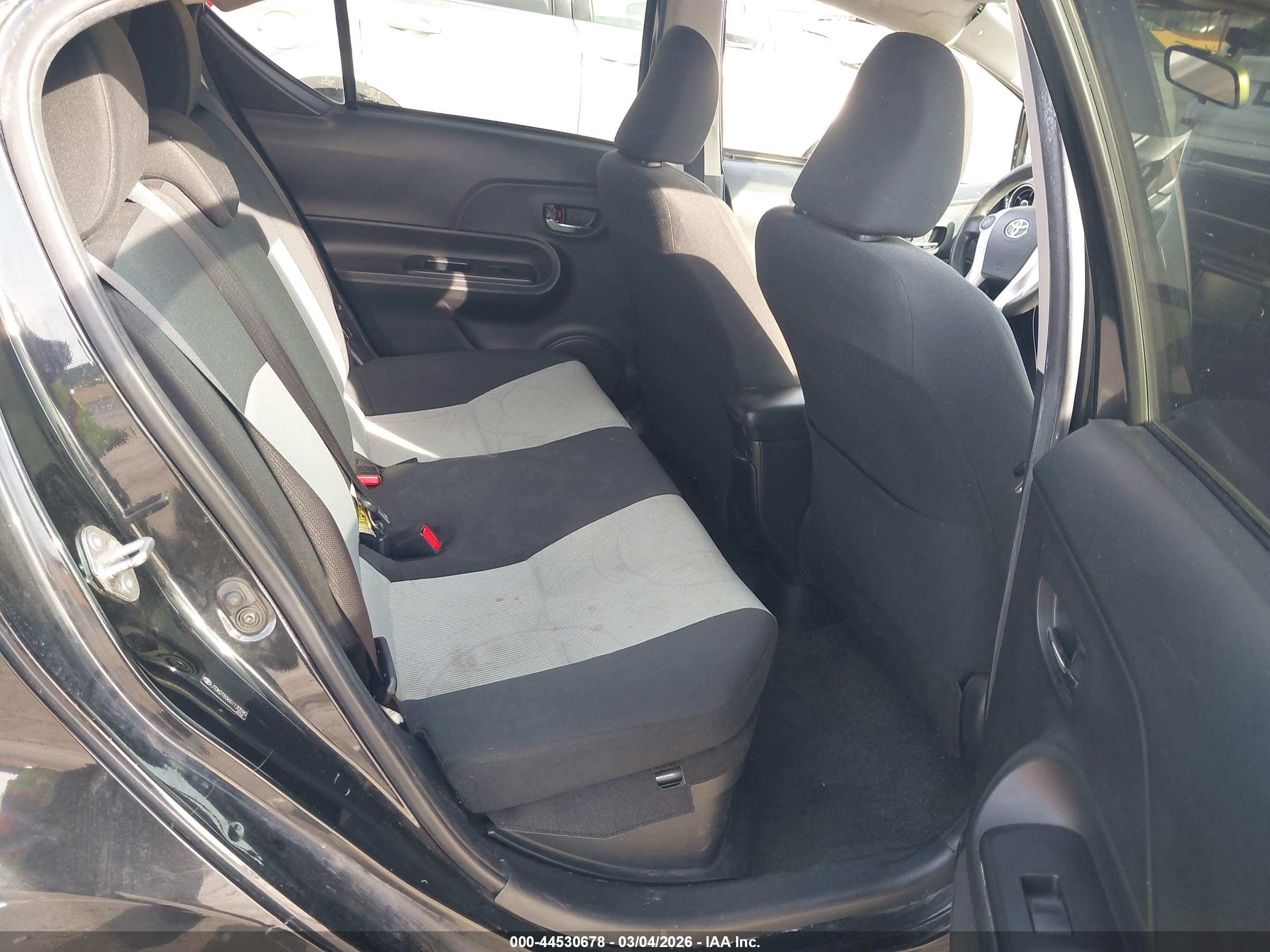 TOYOTA PRIUS image 8