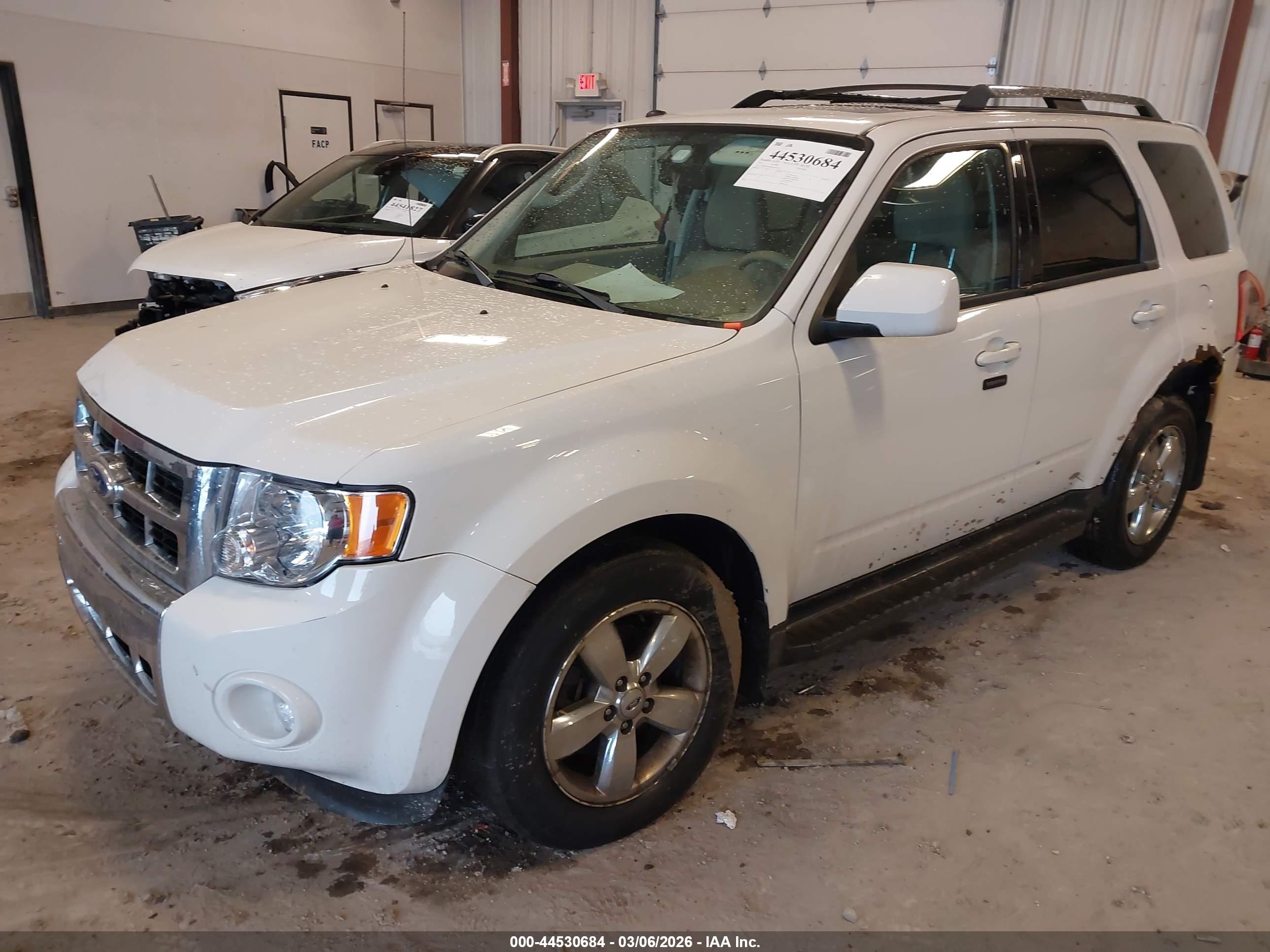 FORD ESCAPE image 2