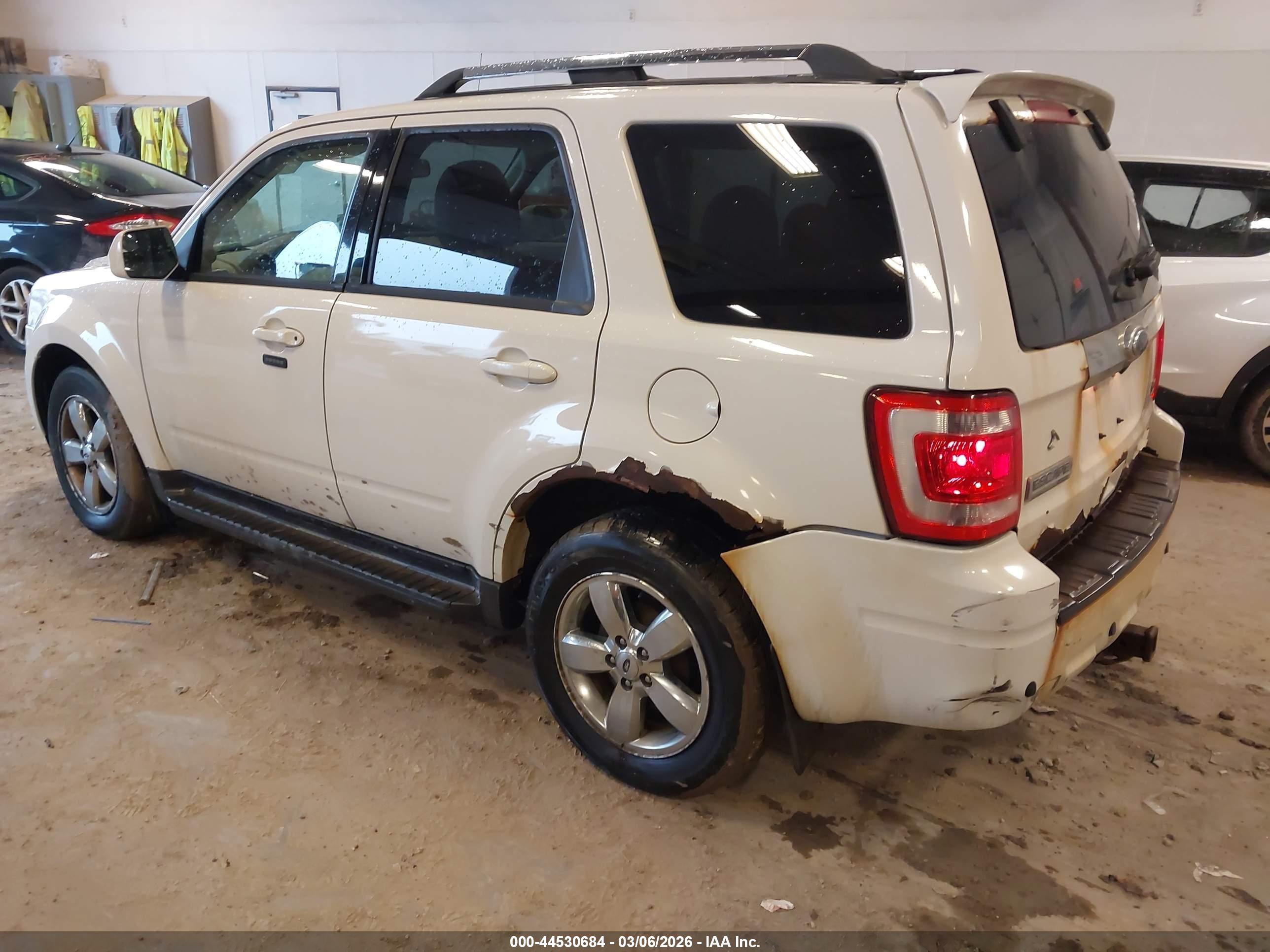 FORD ESCAPE image 3