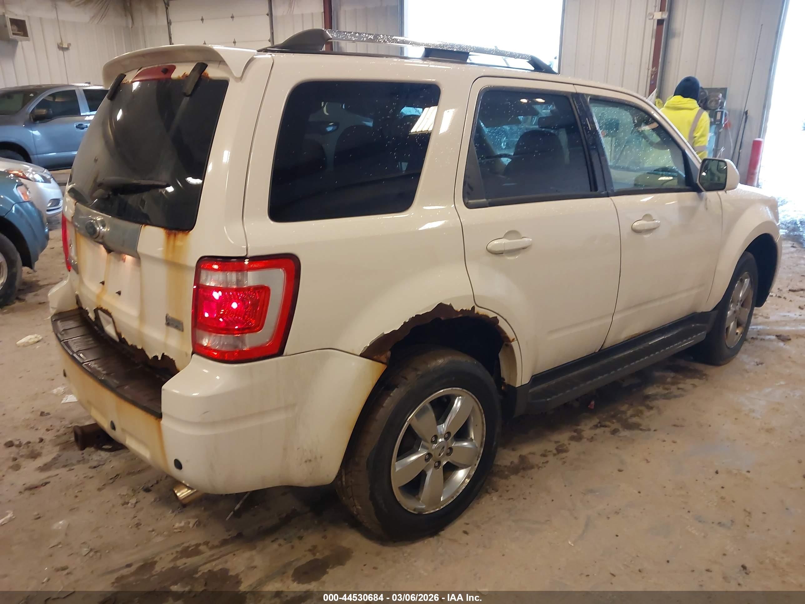 FORD ESCAPE image 4