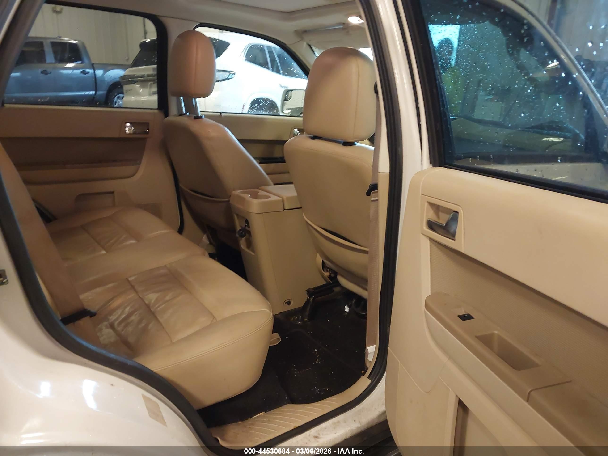 FORD ESCAPE image 8