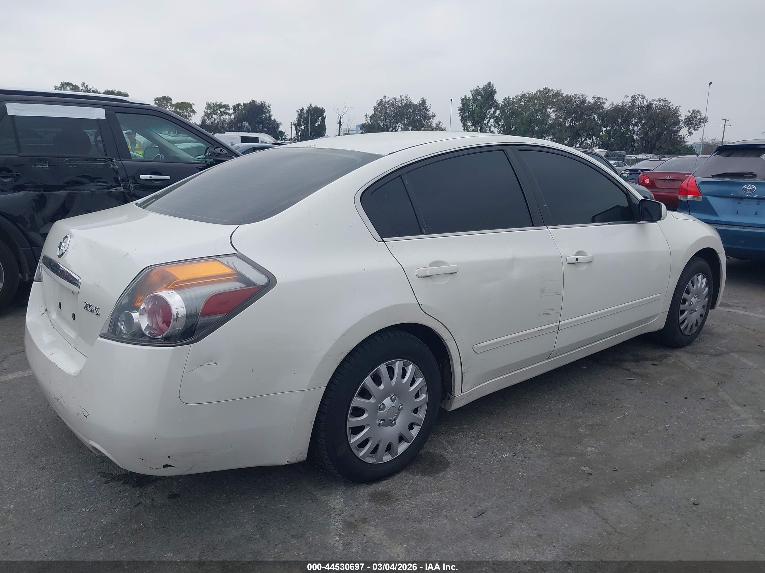 NISSAN ALTIMA image 4
