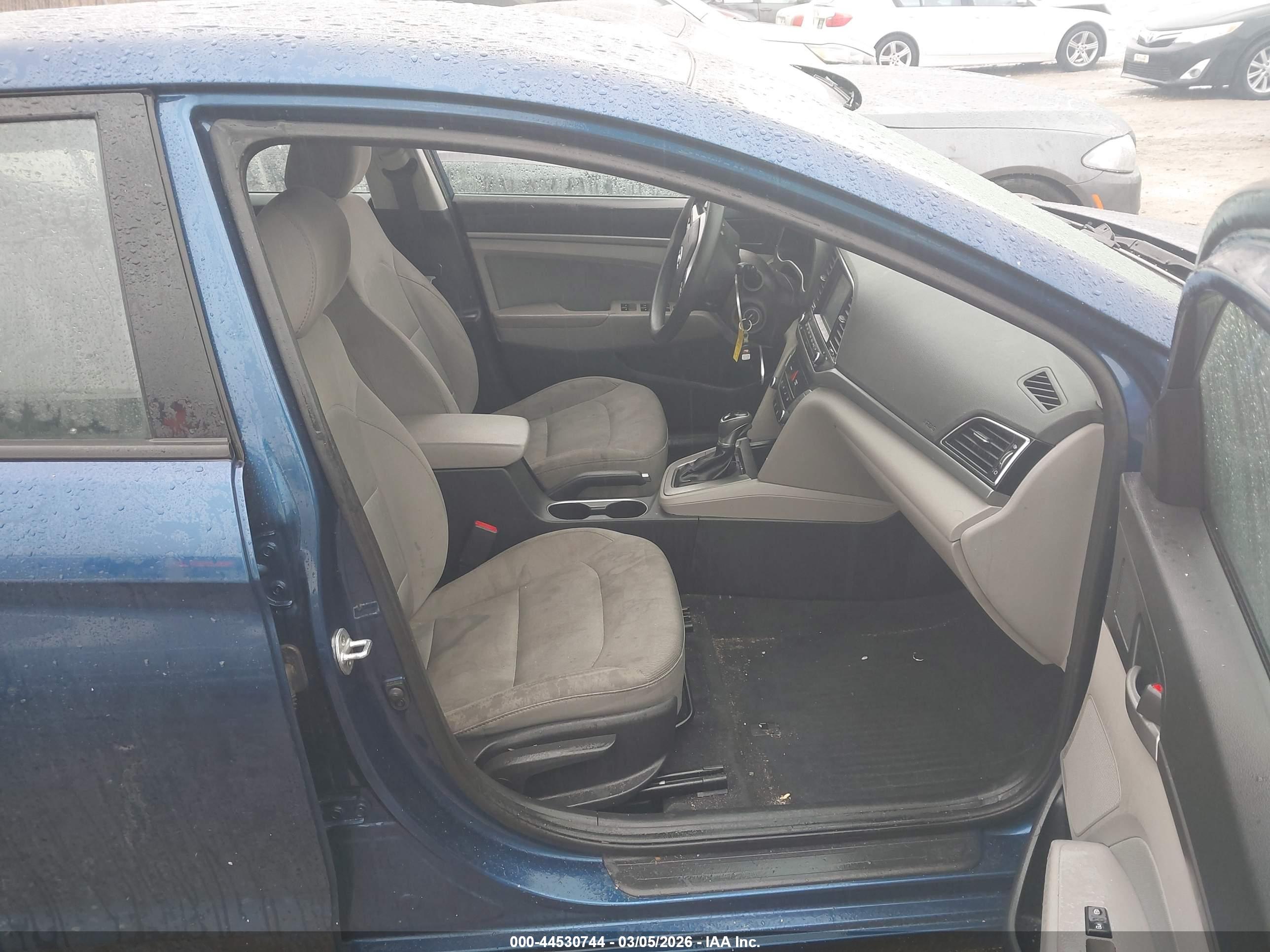 HYUNDAI ELANTRA image 5