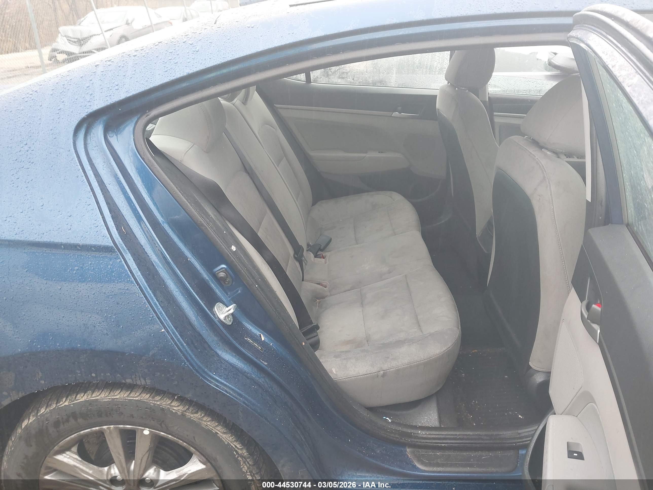 HYUNDAI ELANTRA image 8