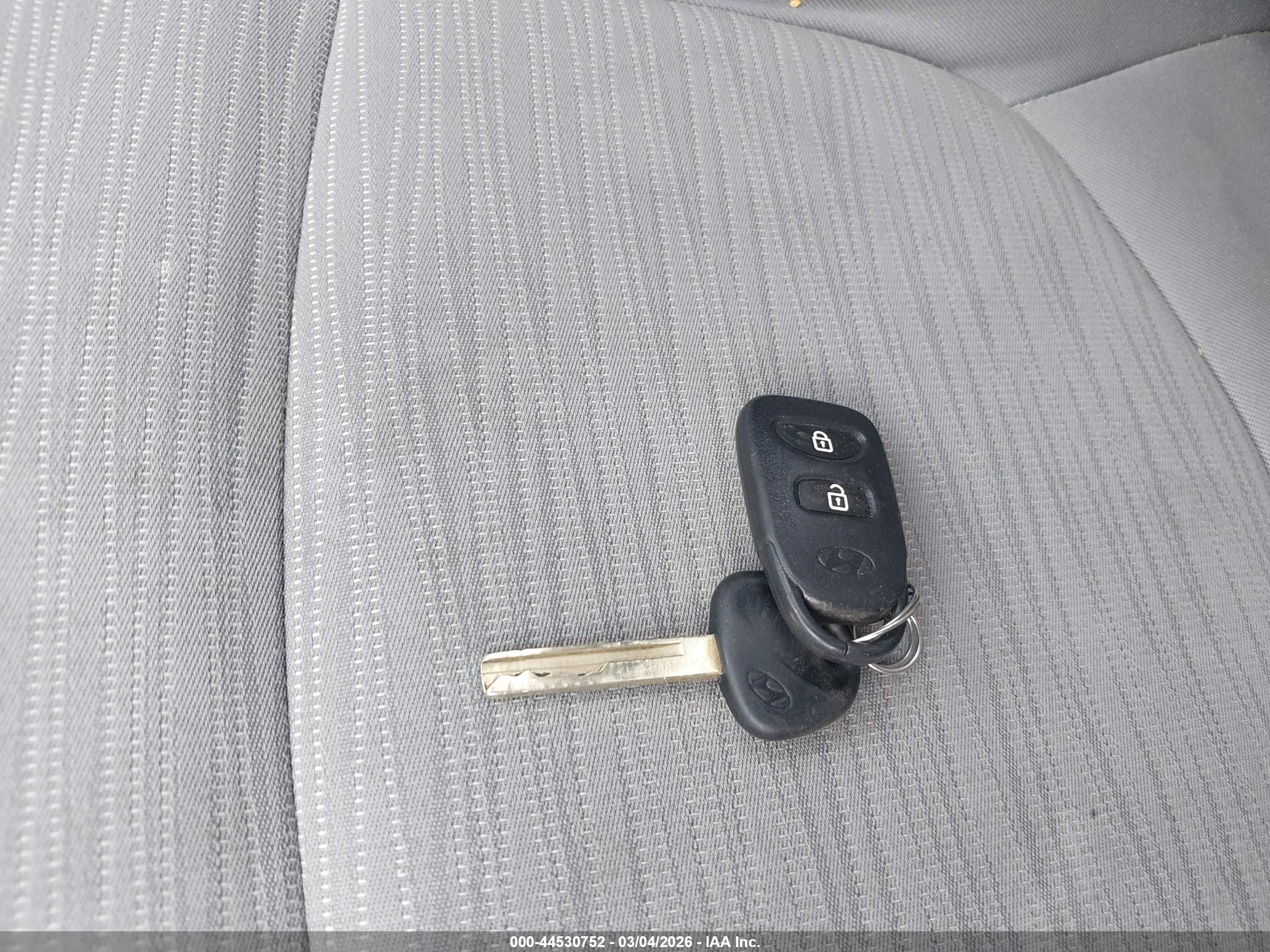 HYUNDAI ACCENT image 11