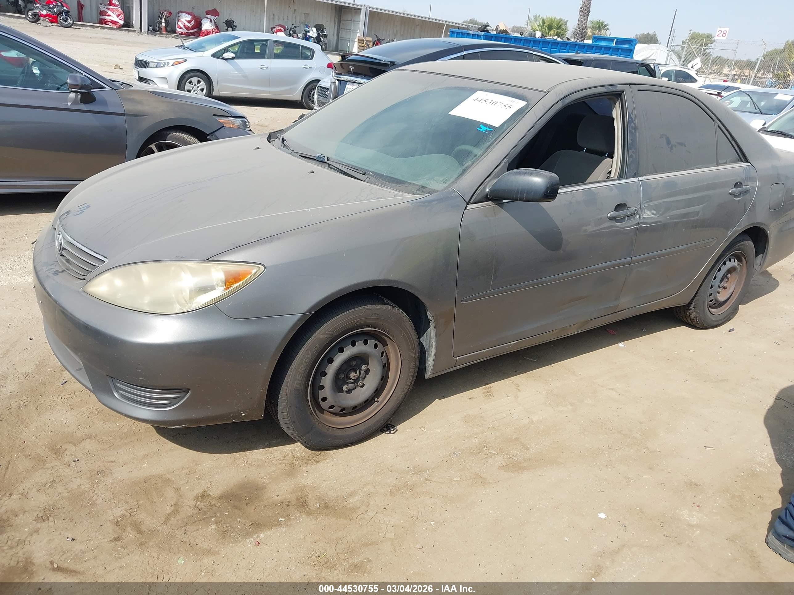 TOYOTA CAMRY image 2