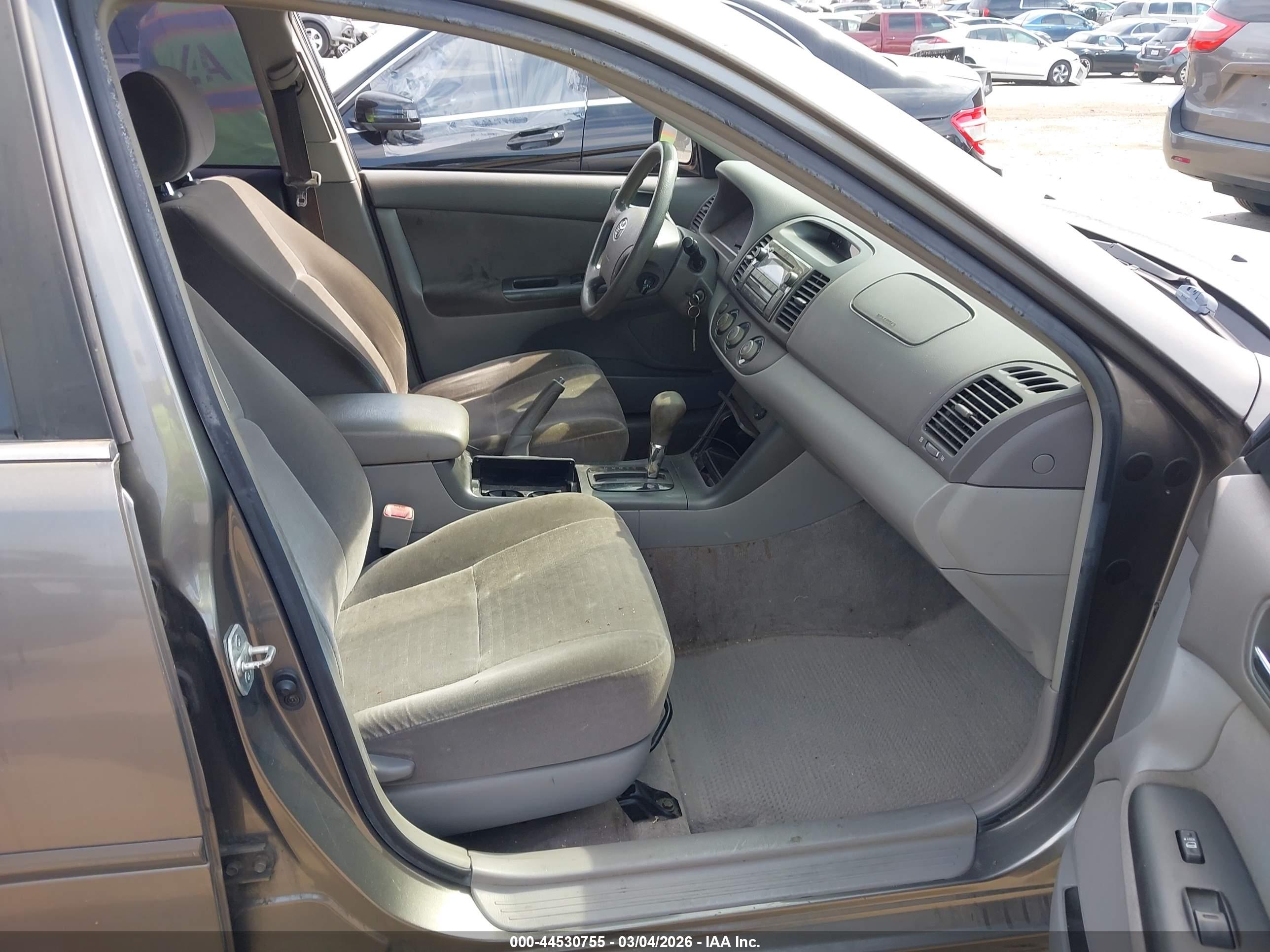 TOYOTA CAMRY image 5