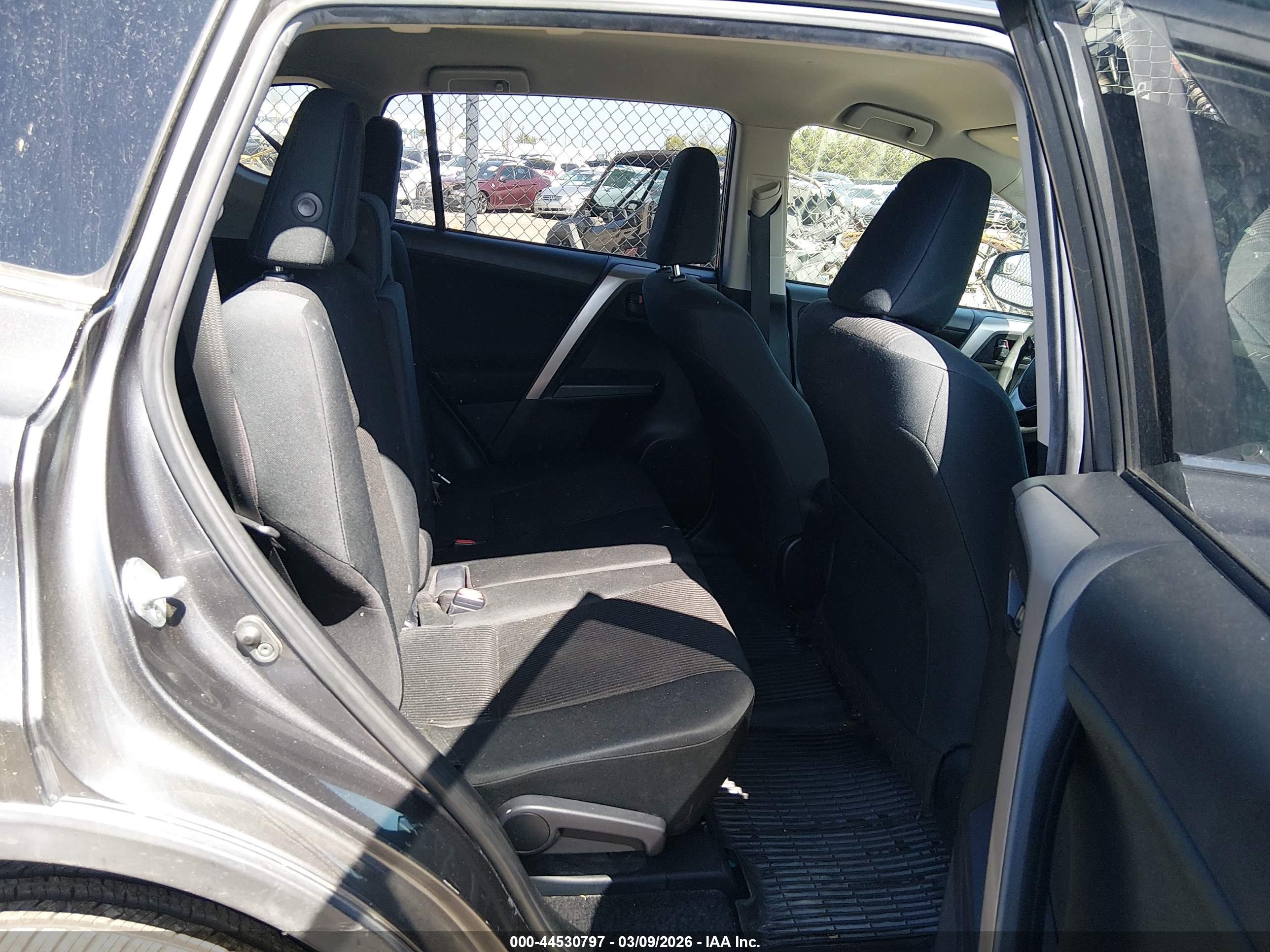 TOYOTA RAV4 image 8