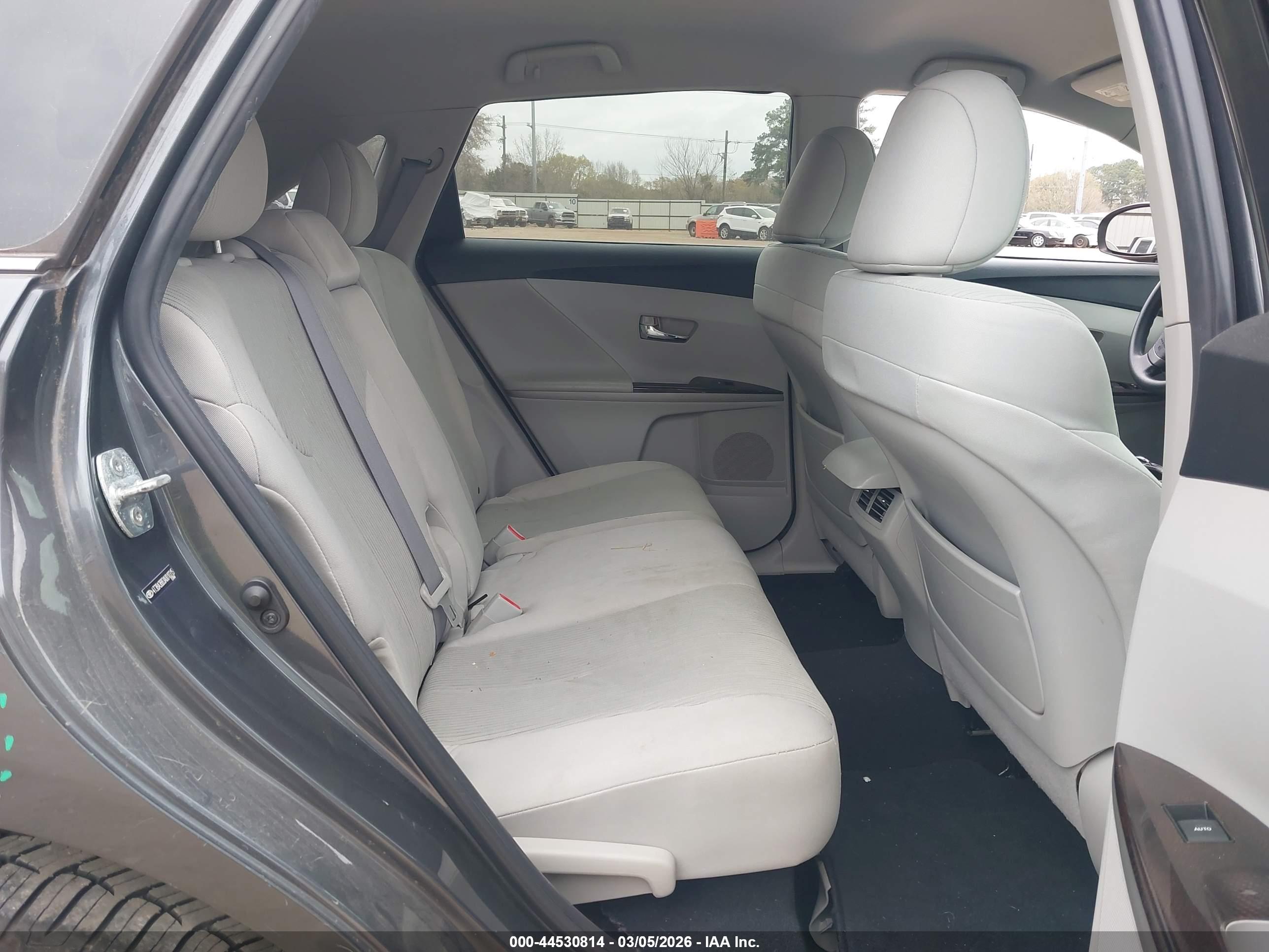 TOYOTA VENZA image 8