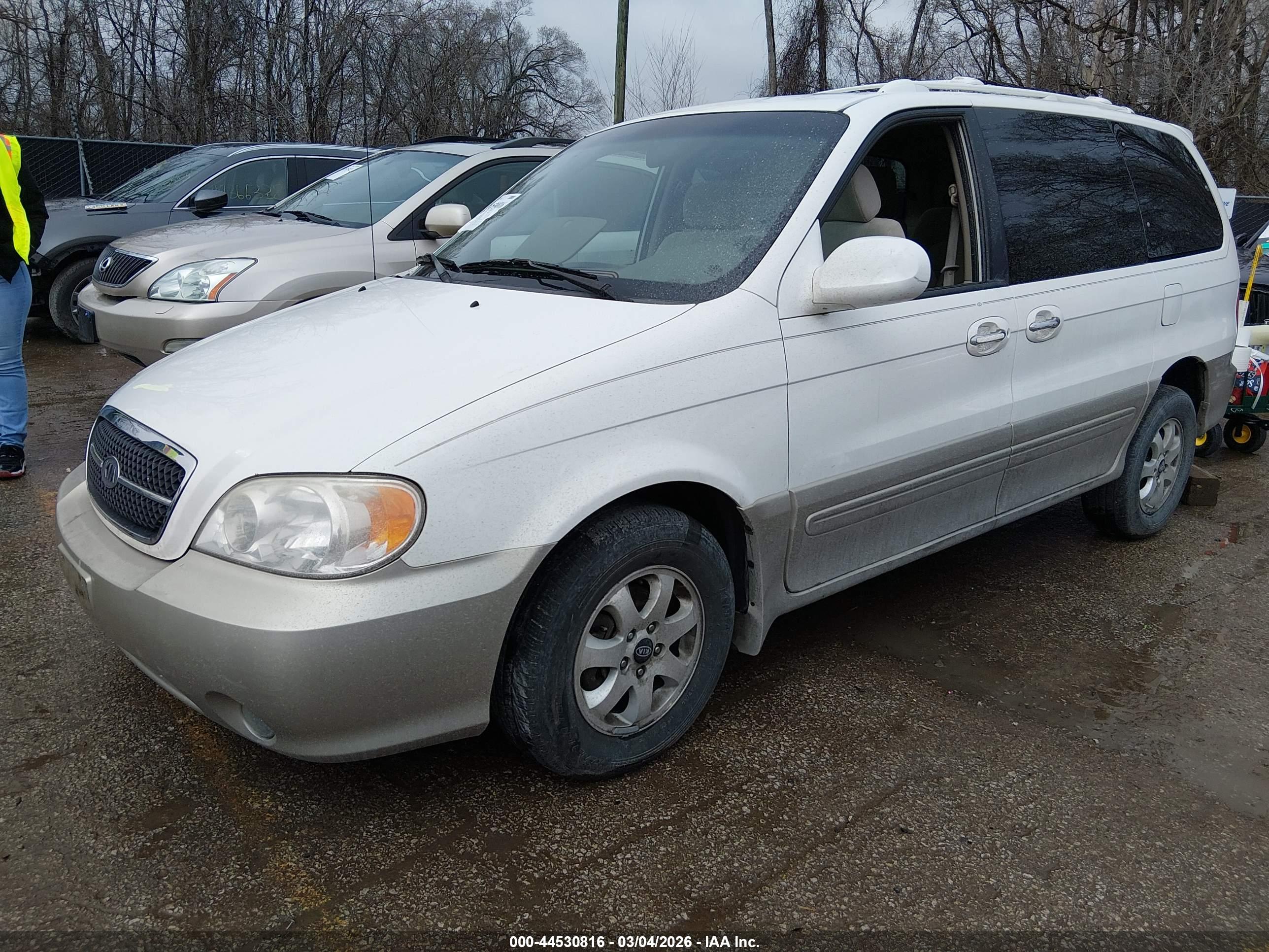 KIA SEDONA image 2