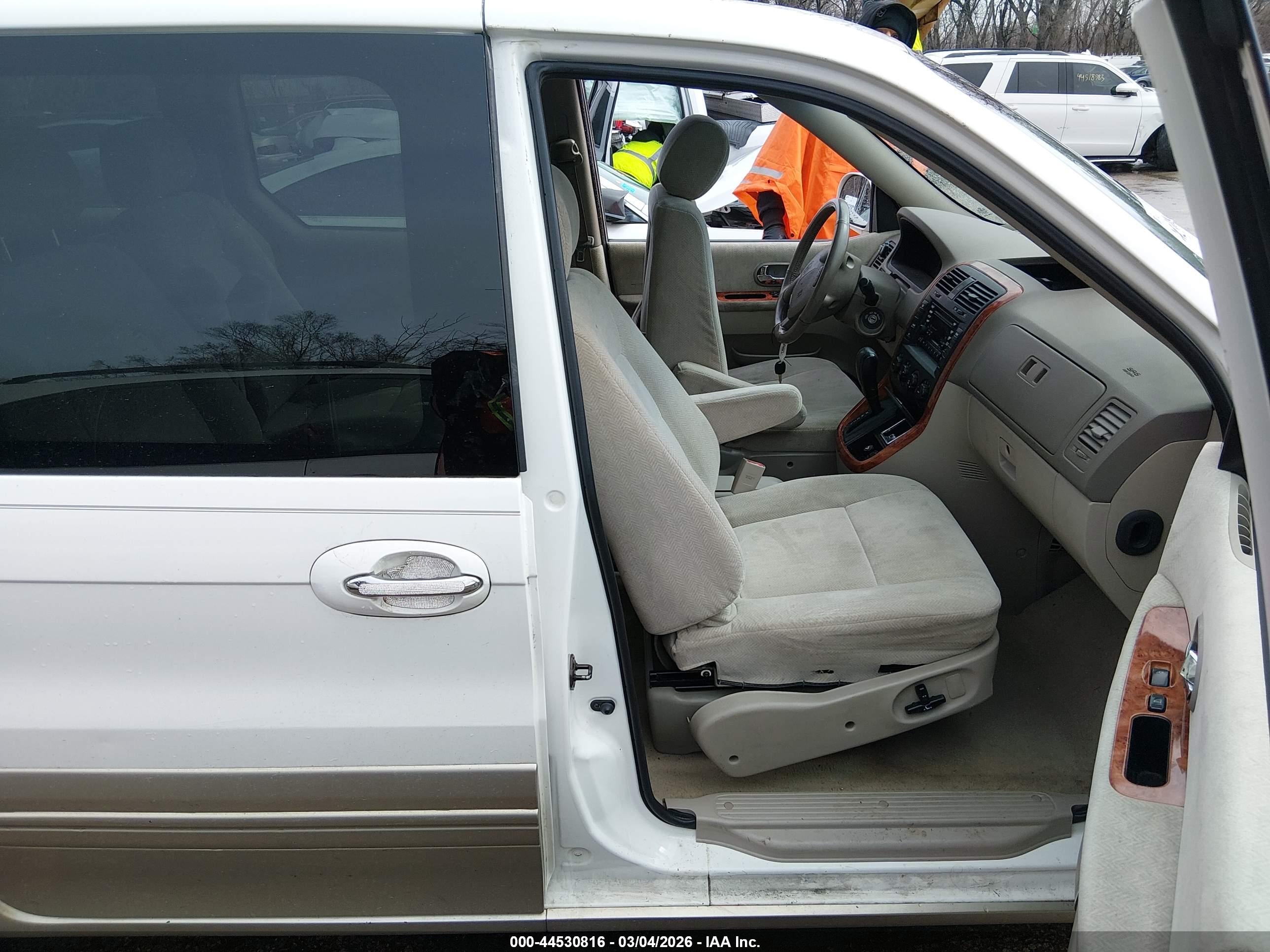 KIA SEDONA image 5