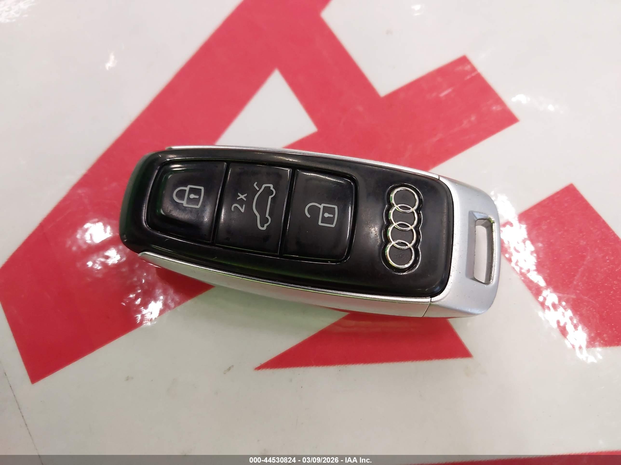 AUDI Q8 image 11