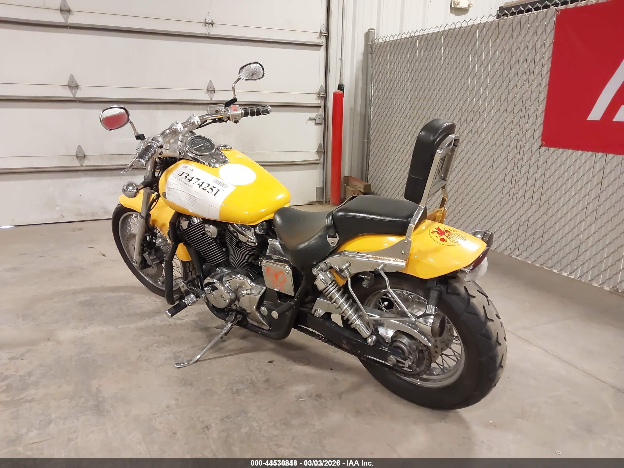 HONDA VT750 image 3