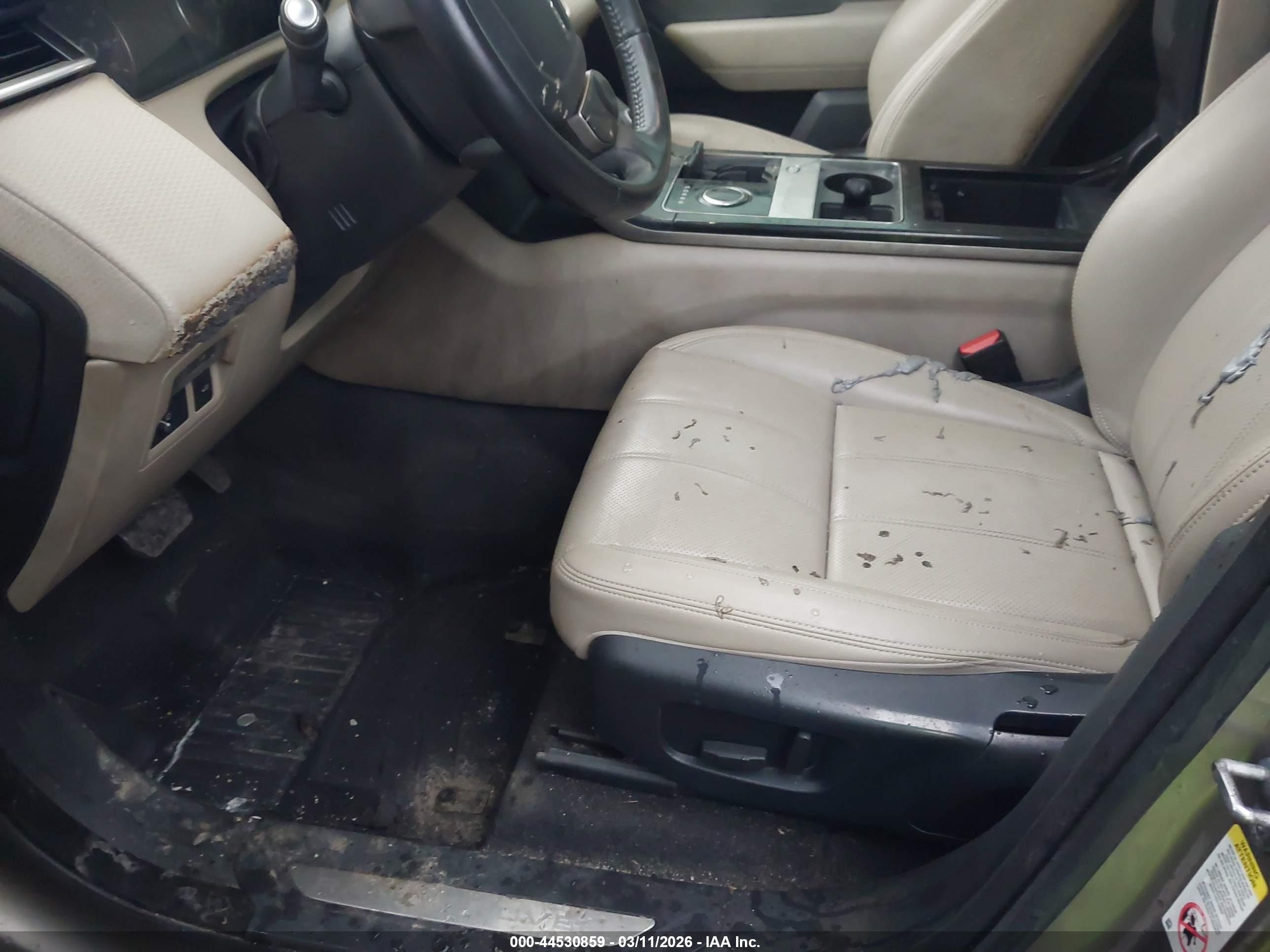 LAND ROVER image 6