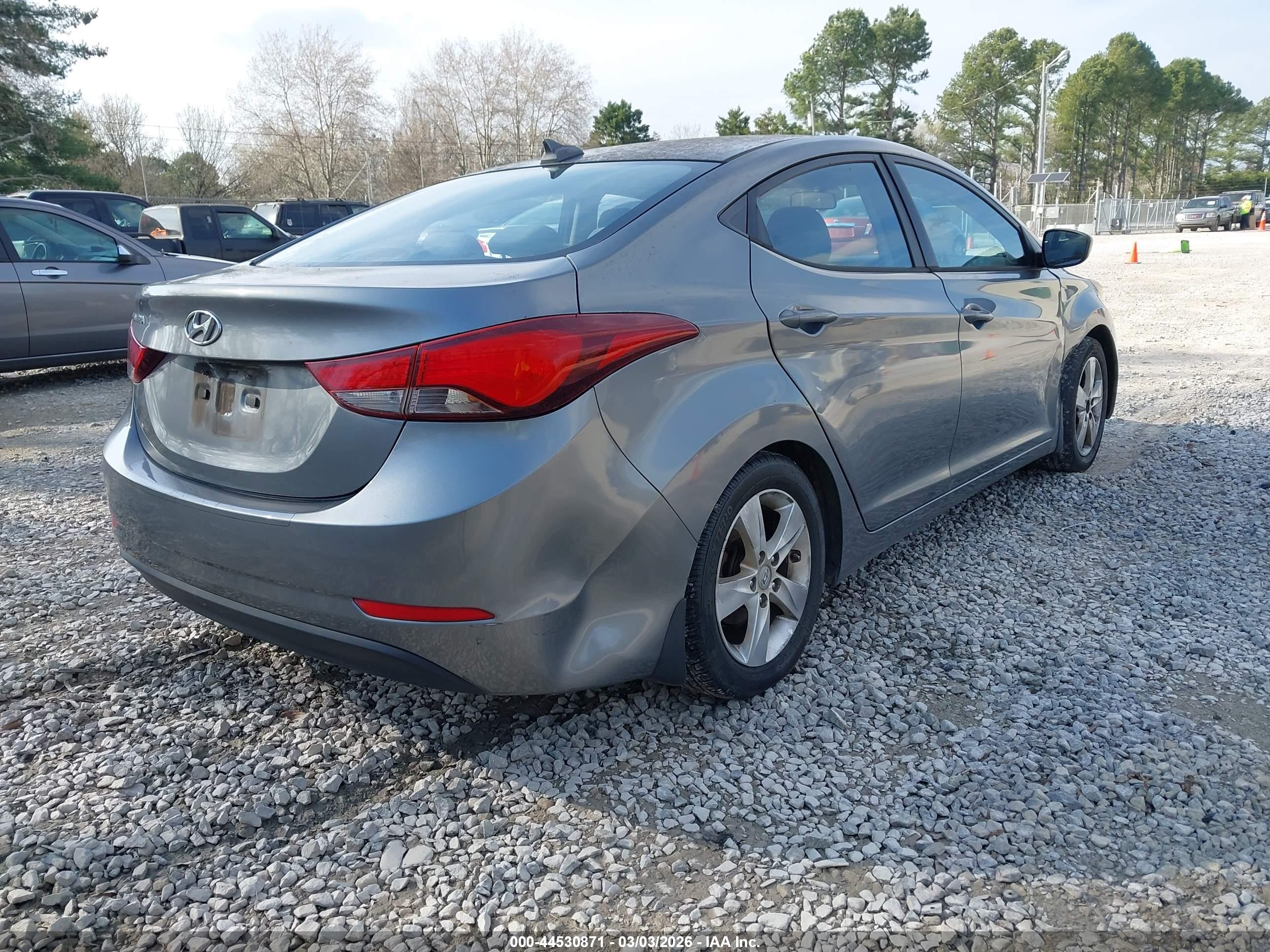HYUNDAI ELANTRA image 4