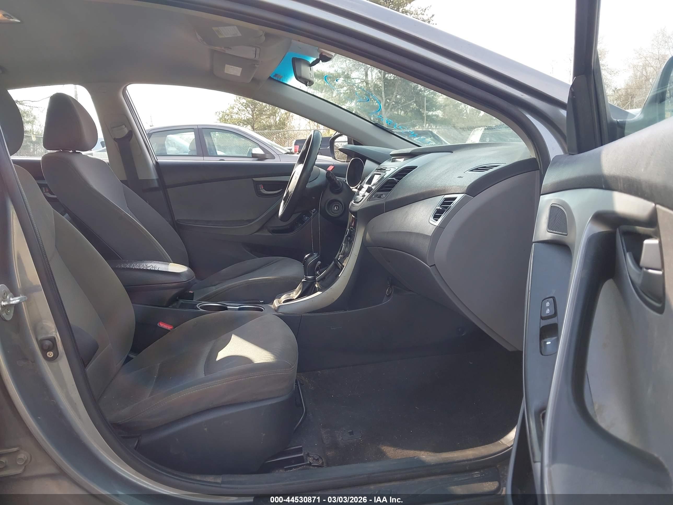 HYUNDAI ELANTRA image 5