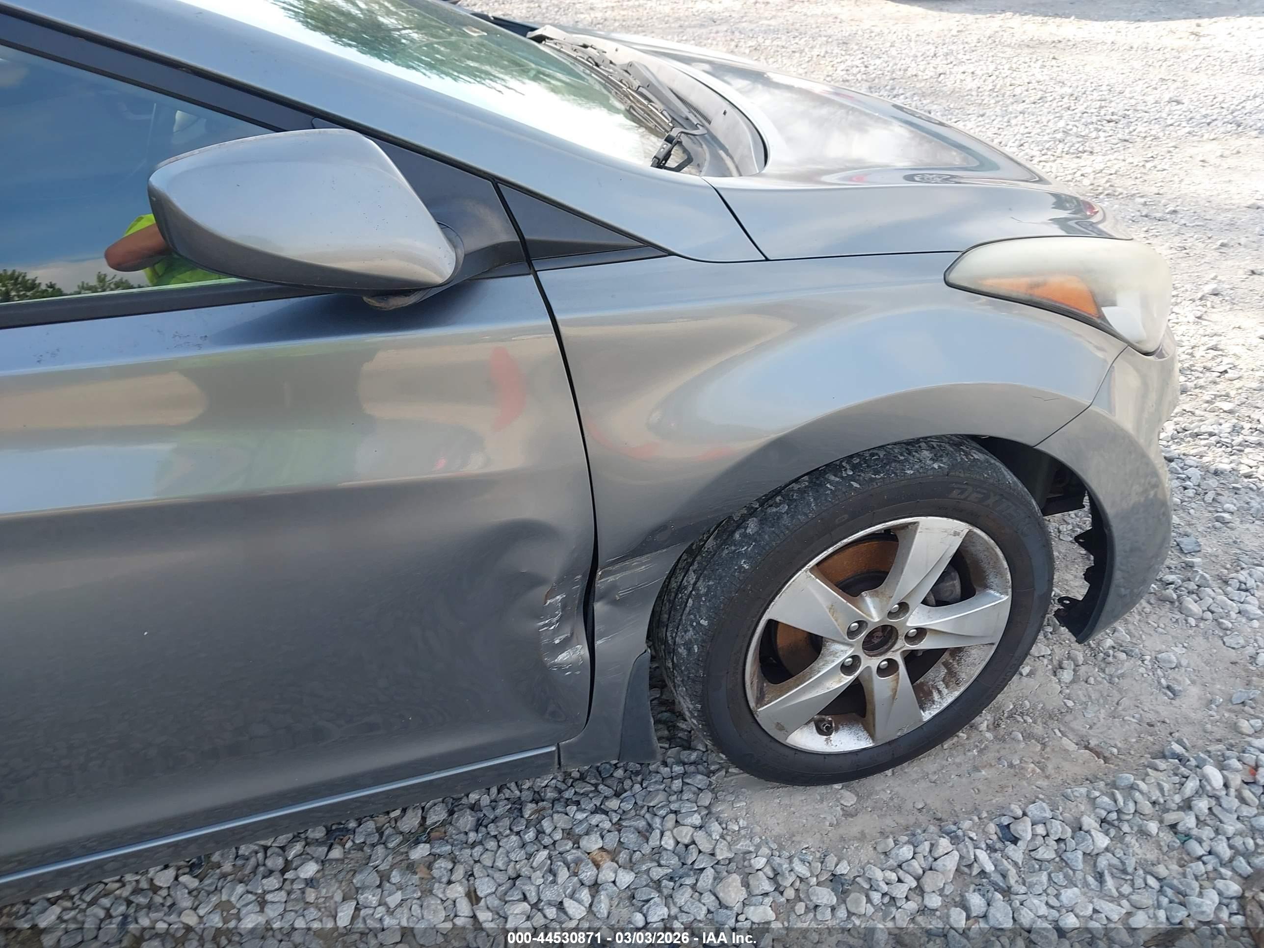 HYUNDAI ELANTRA image 6