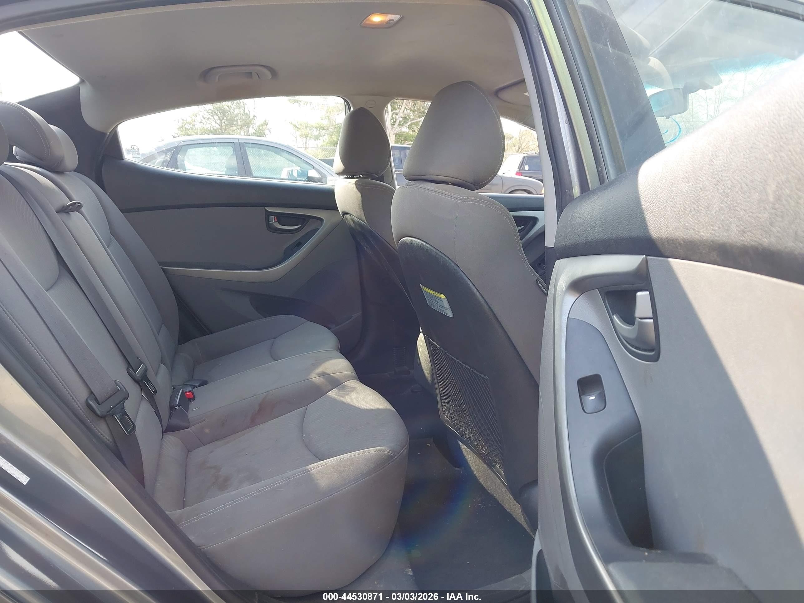 HYUNDAI ELANTRA image 8