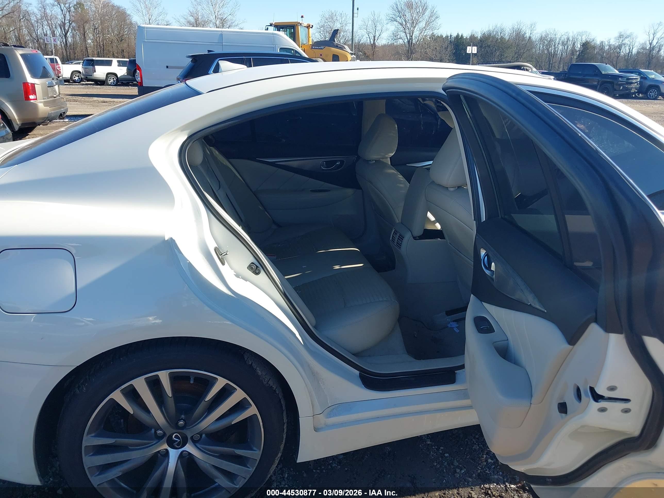 INFINITI Q50 image 8