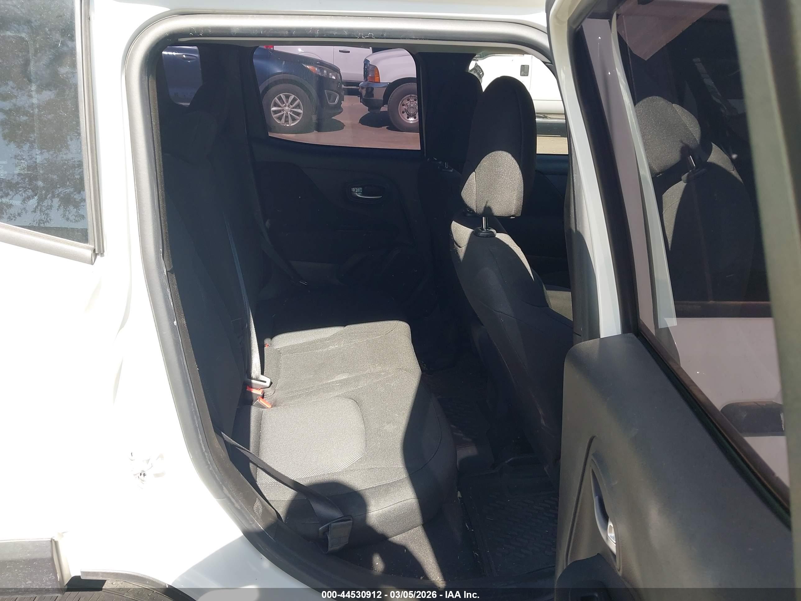 JEEP RENEGADE image 8