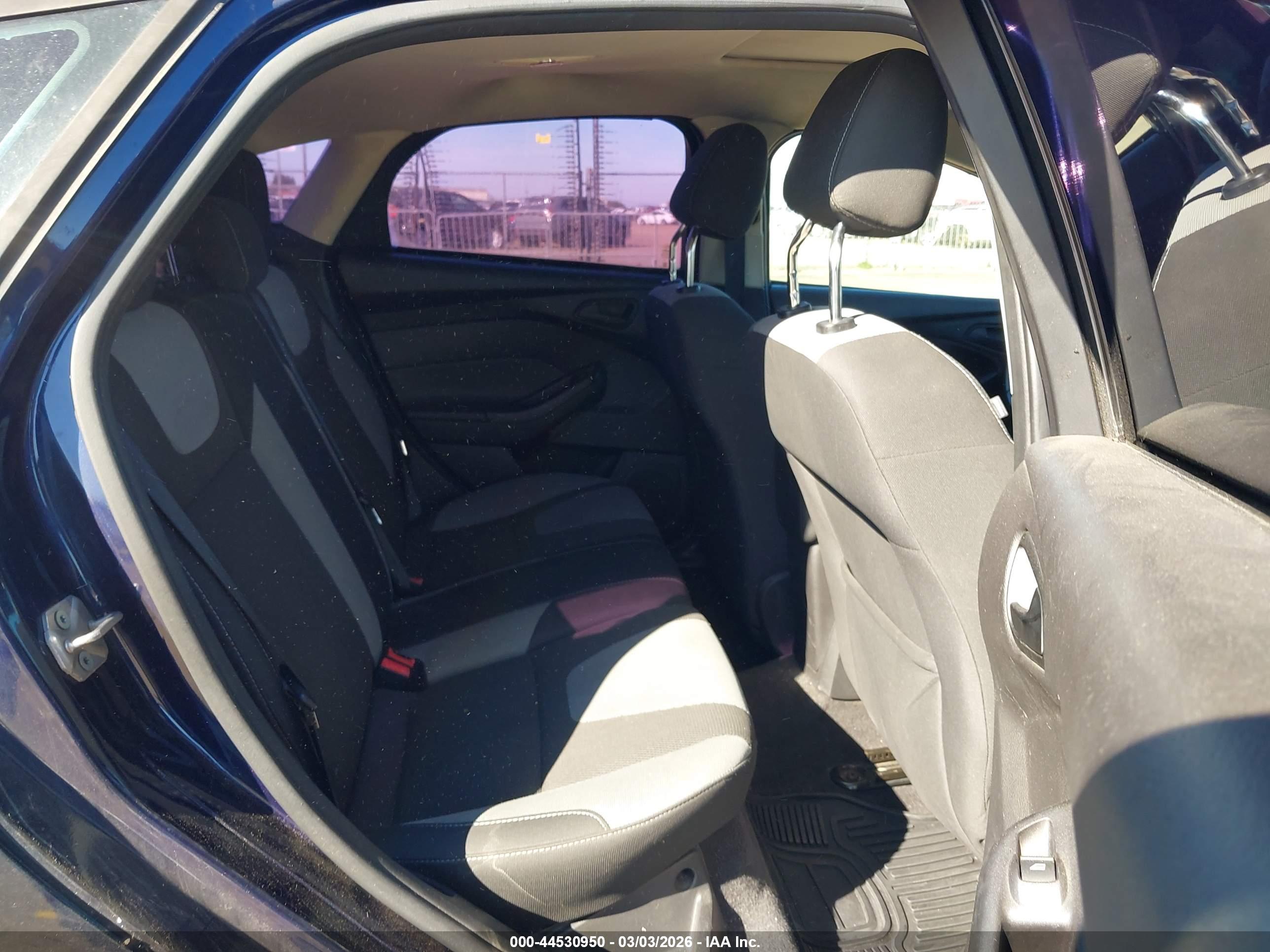 FORD FOCUS image 8