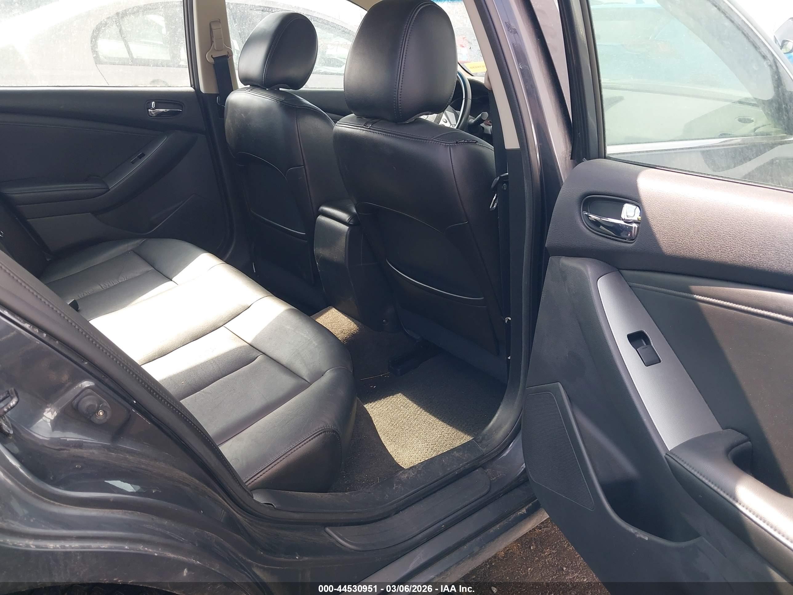 NISSAN ALTIMA image 8