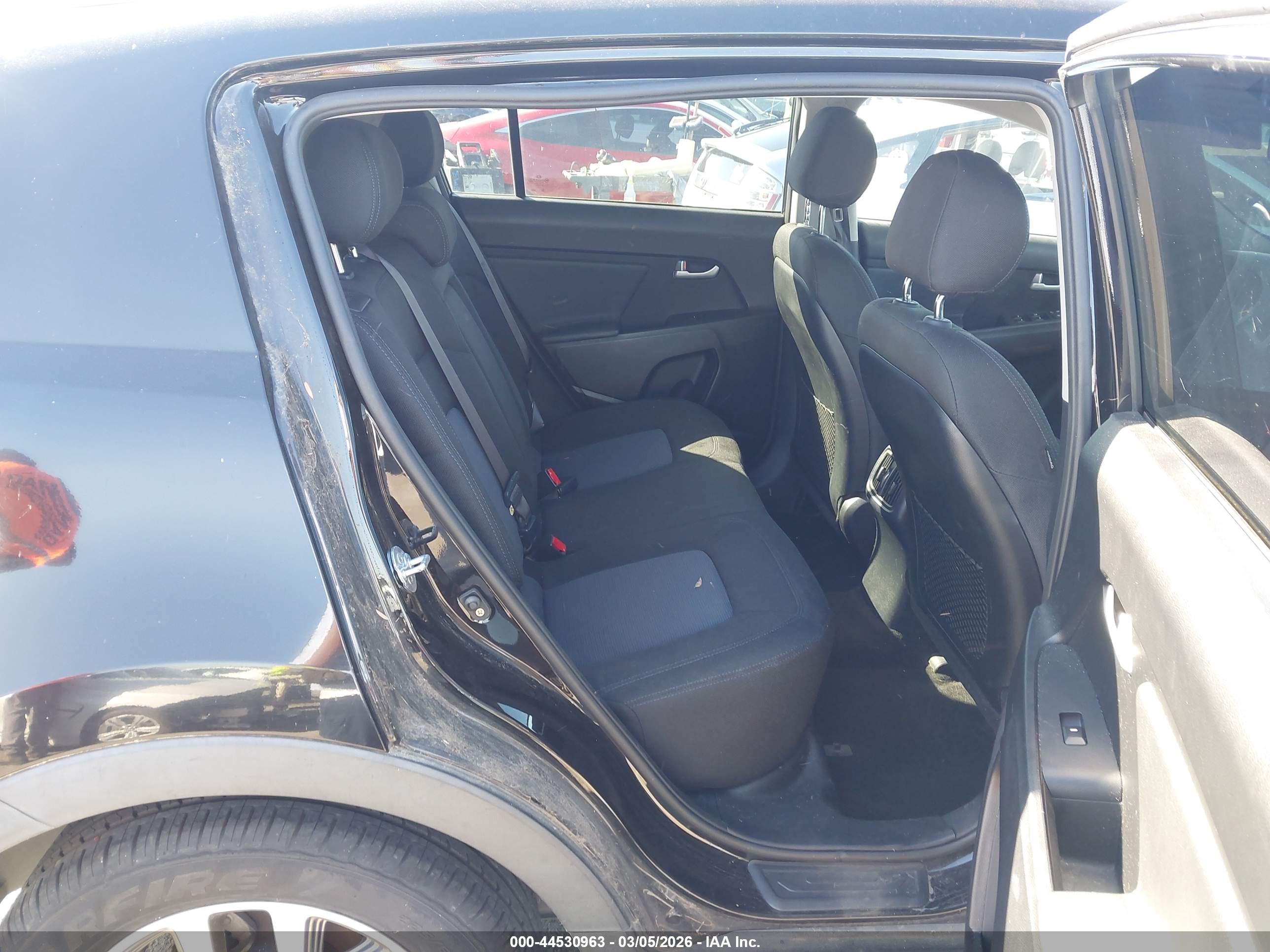 KIA SPORTAGE image 8