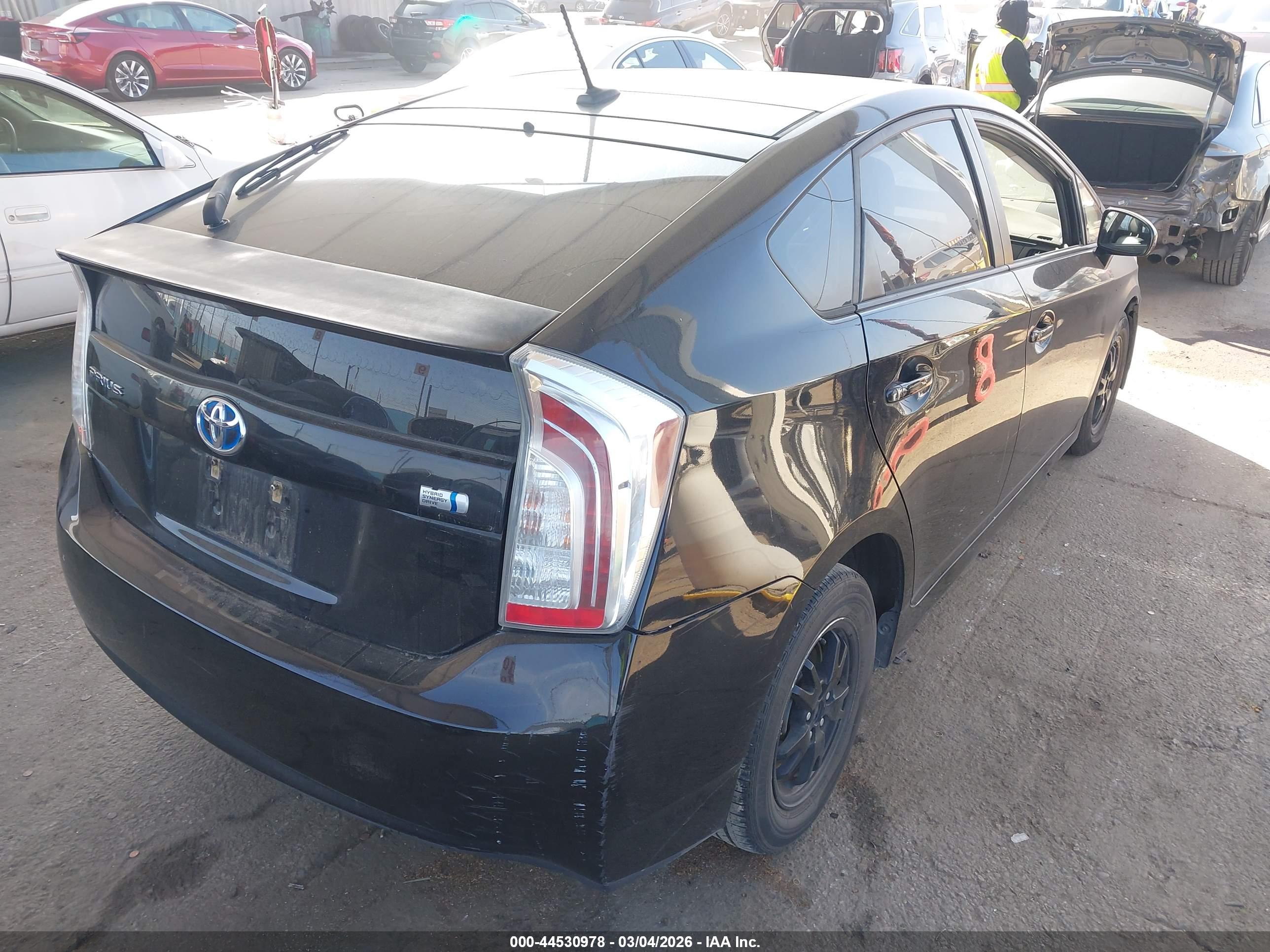 TOYOTA PRIUS image 4
