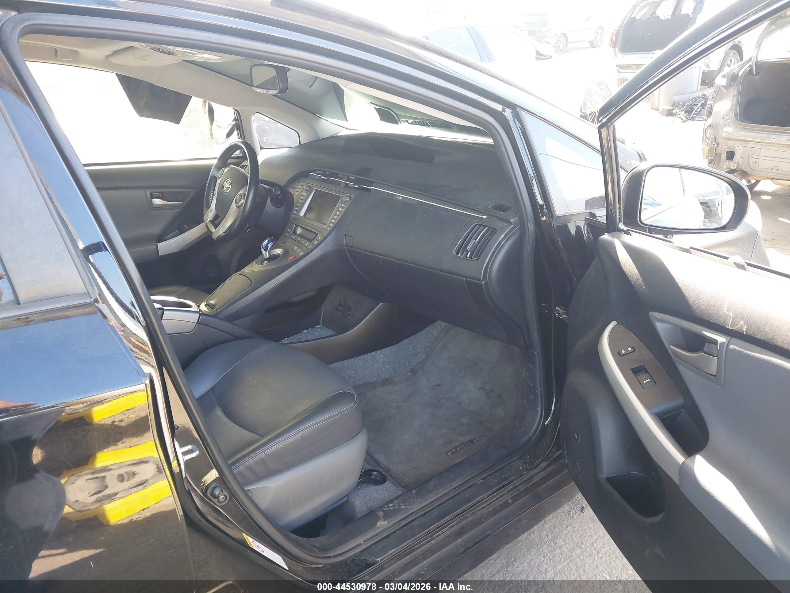 TOYOTA PRIUS image 5