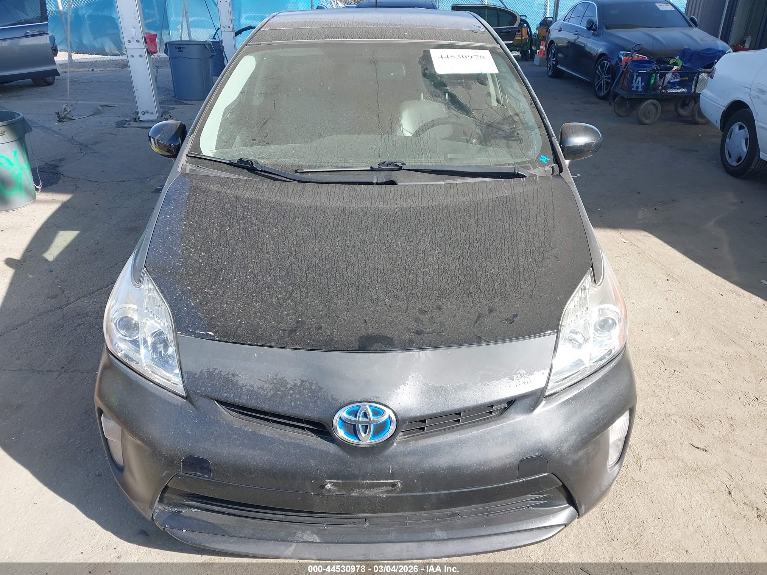 TOYOTA PRIUS image 6
