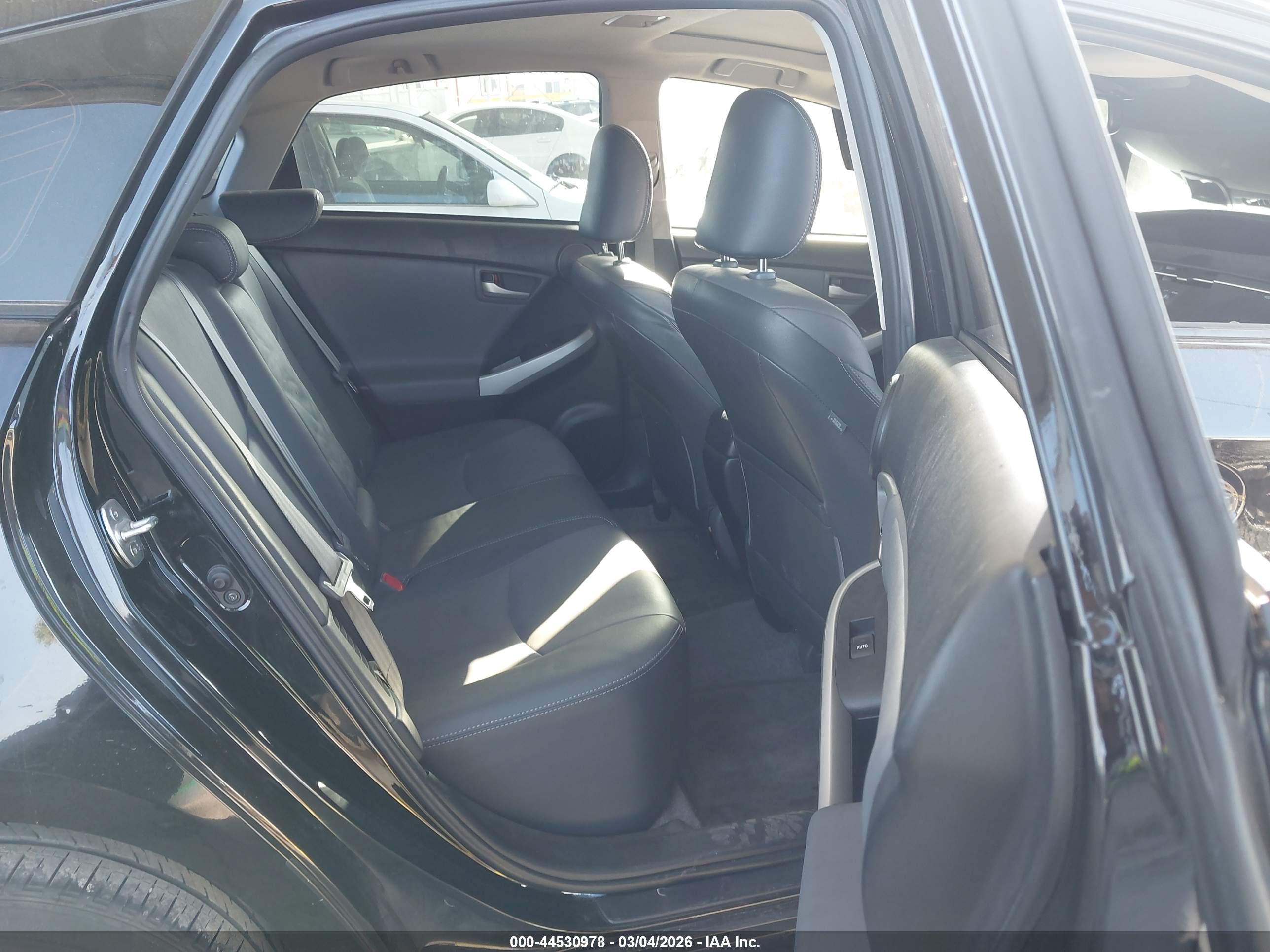 TOYOTA PRIUS image 8