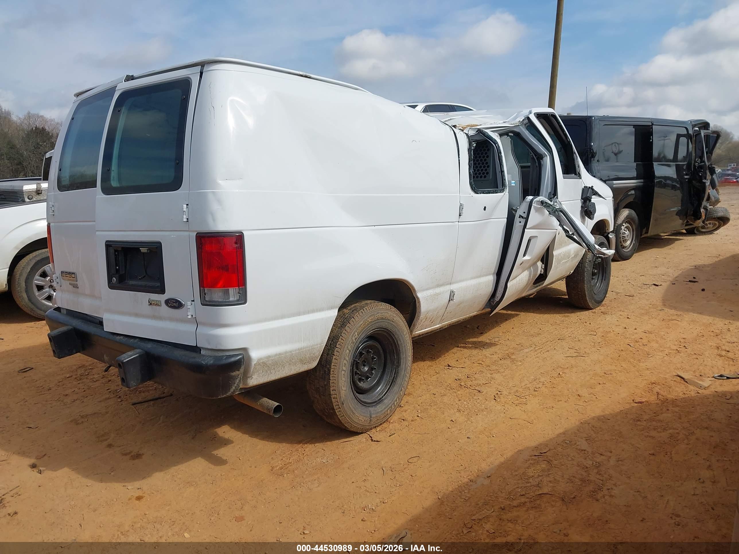 FORD E-250 image 4