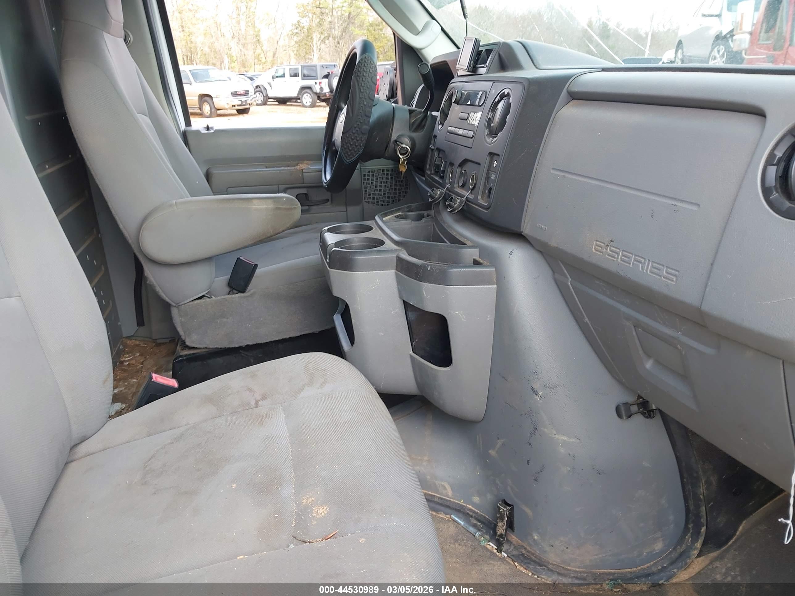 FORD E-250 image 5