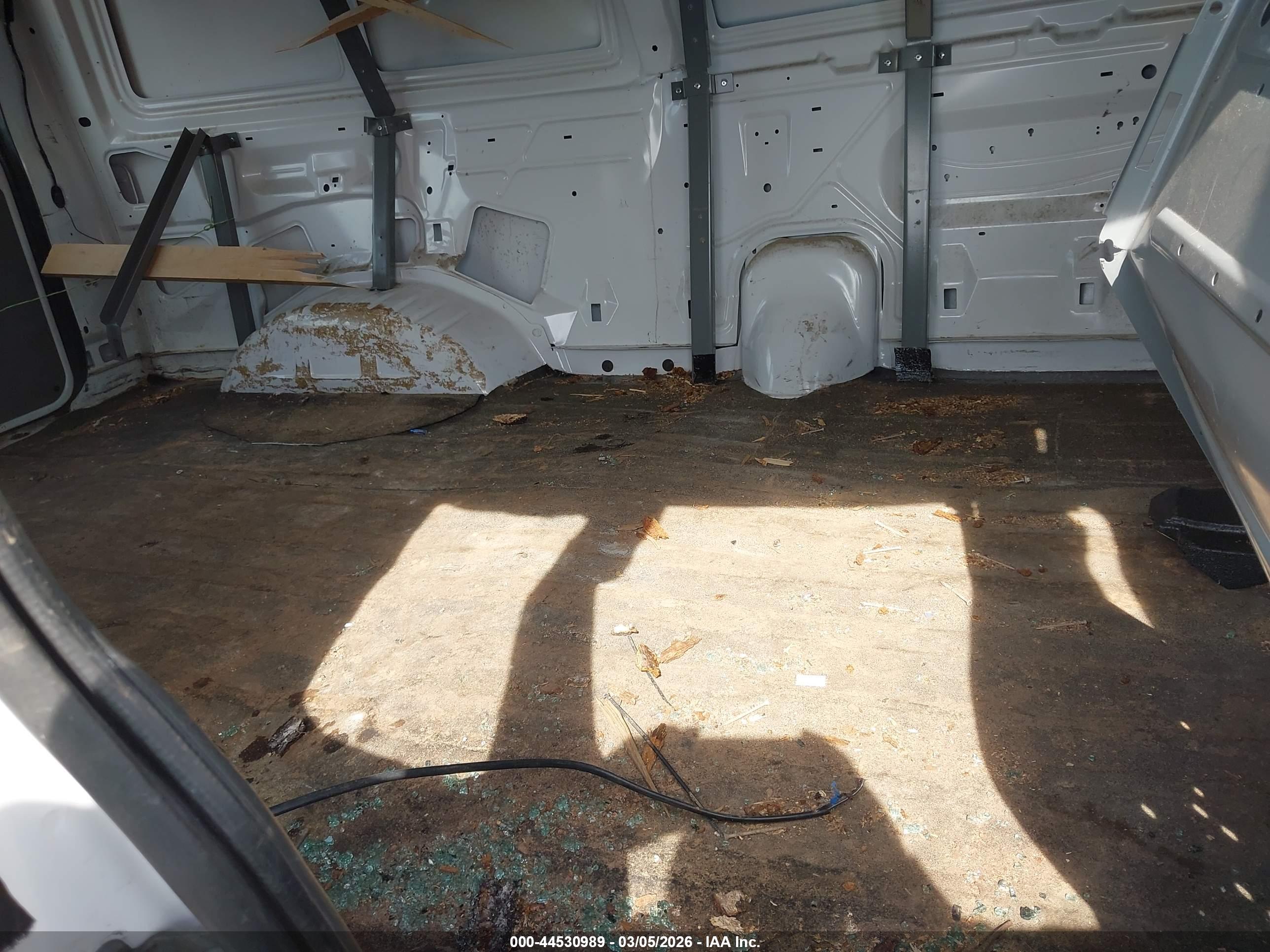 FORD E-250 image 8