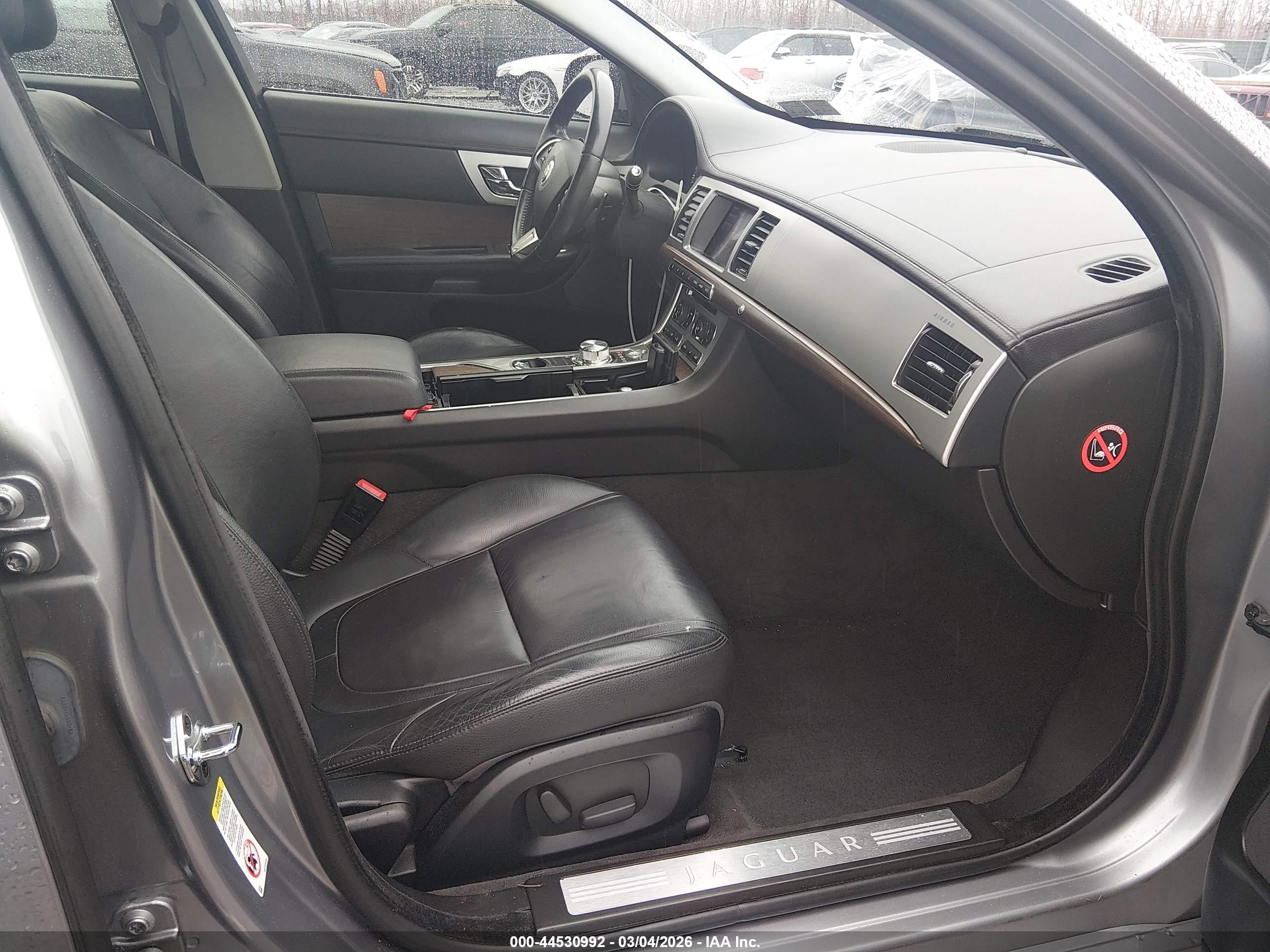 JAGUAR XF image 5