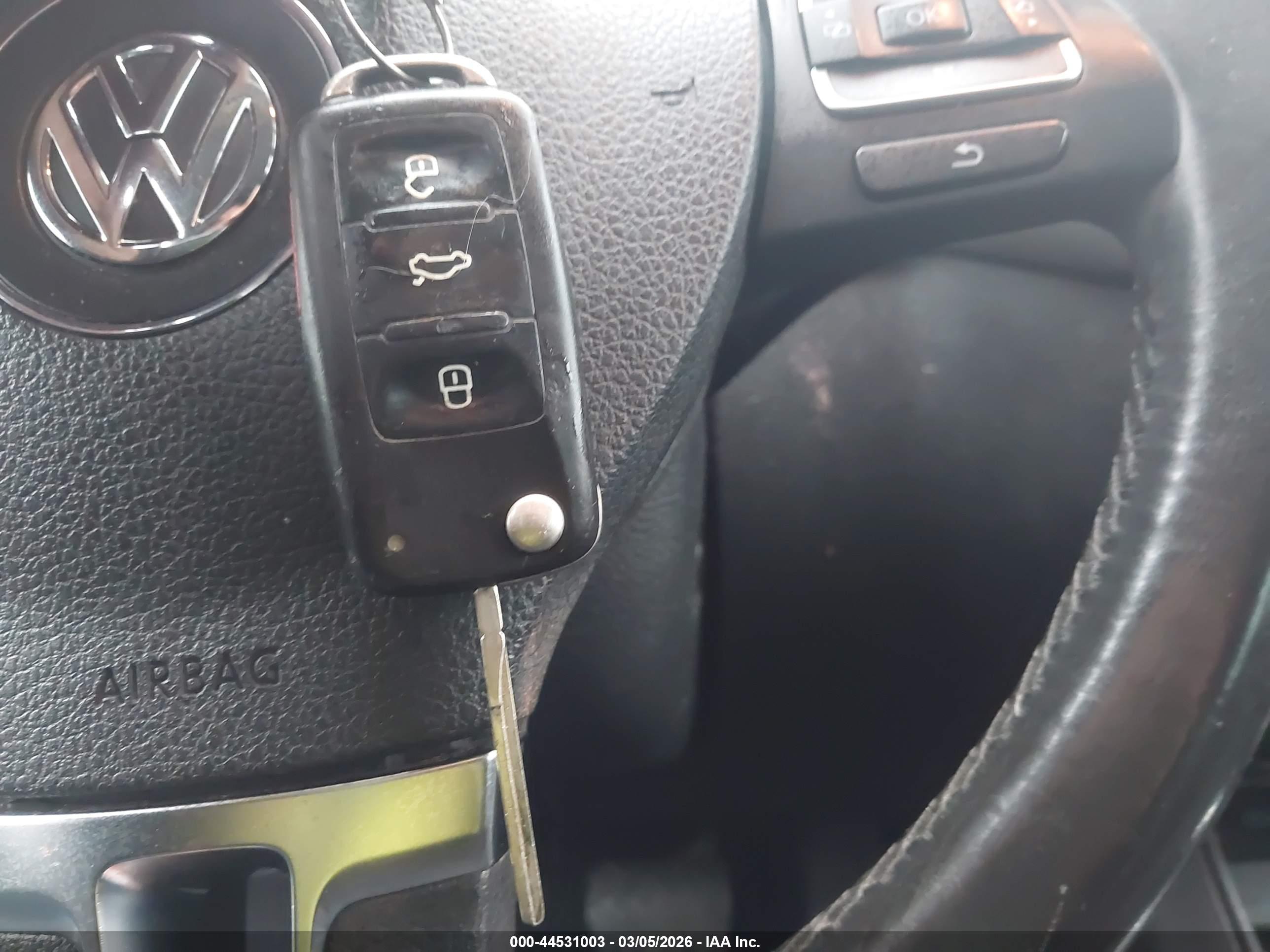 VOLKSWAGEN TIGUAN image 11