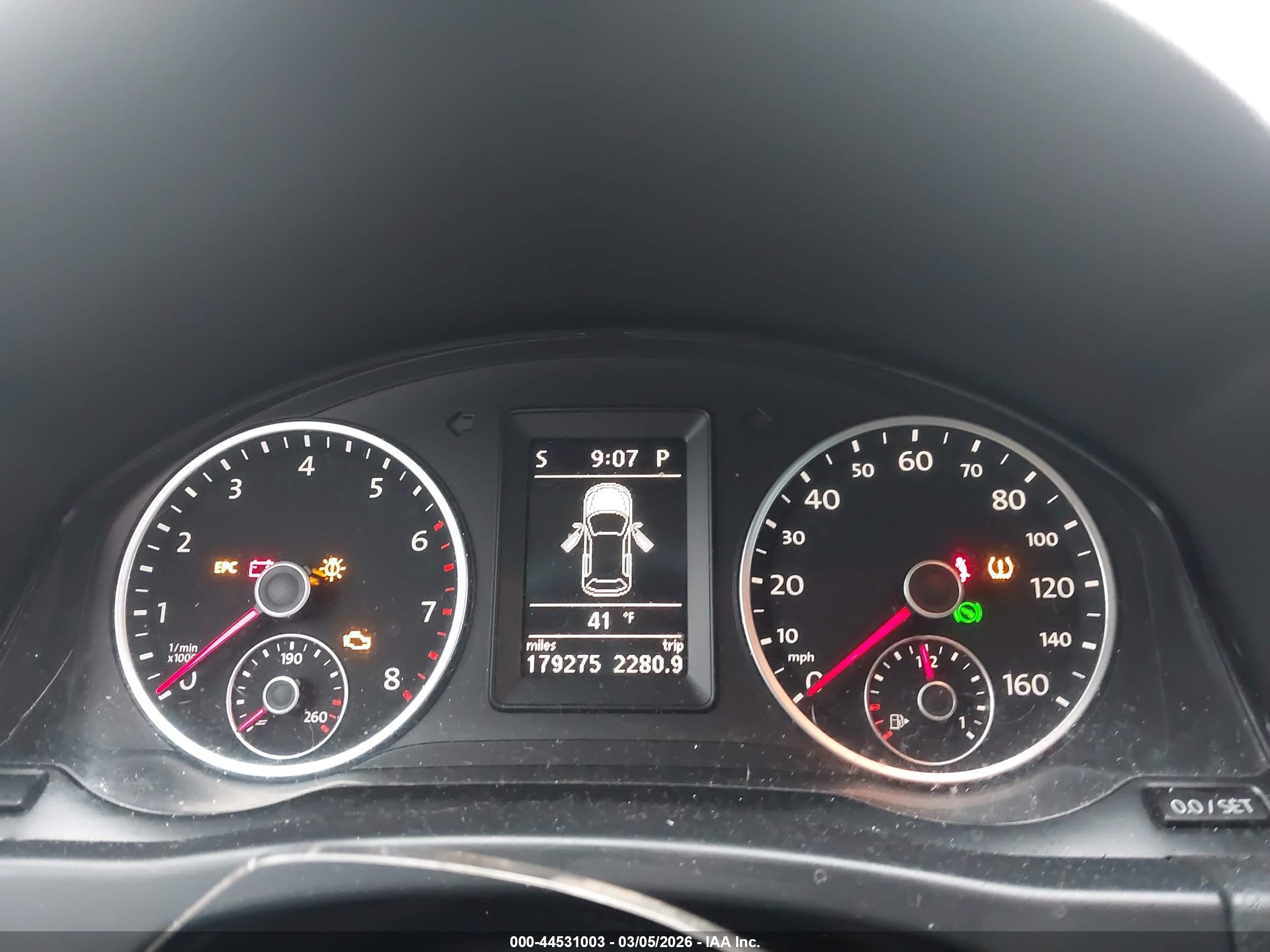 VOLKSWAGEN TIGUAN image 7