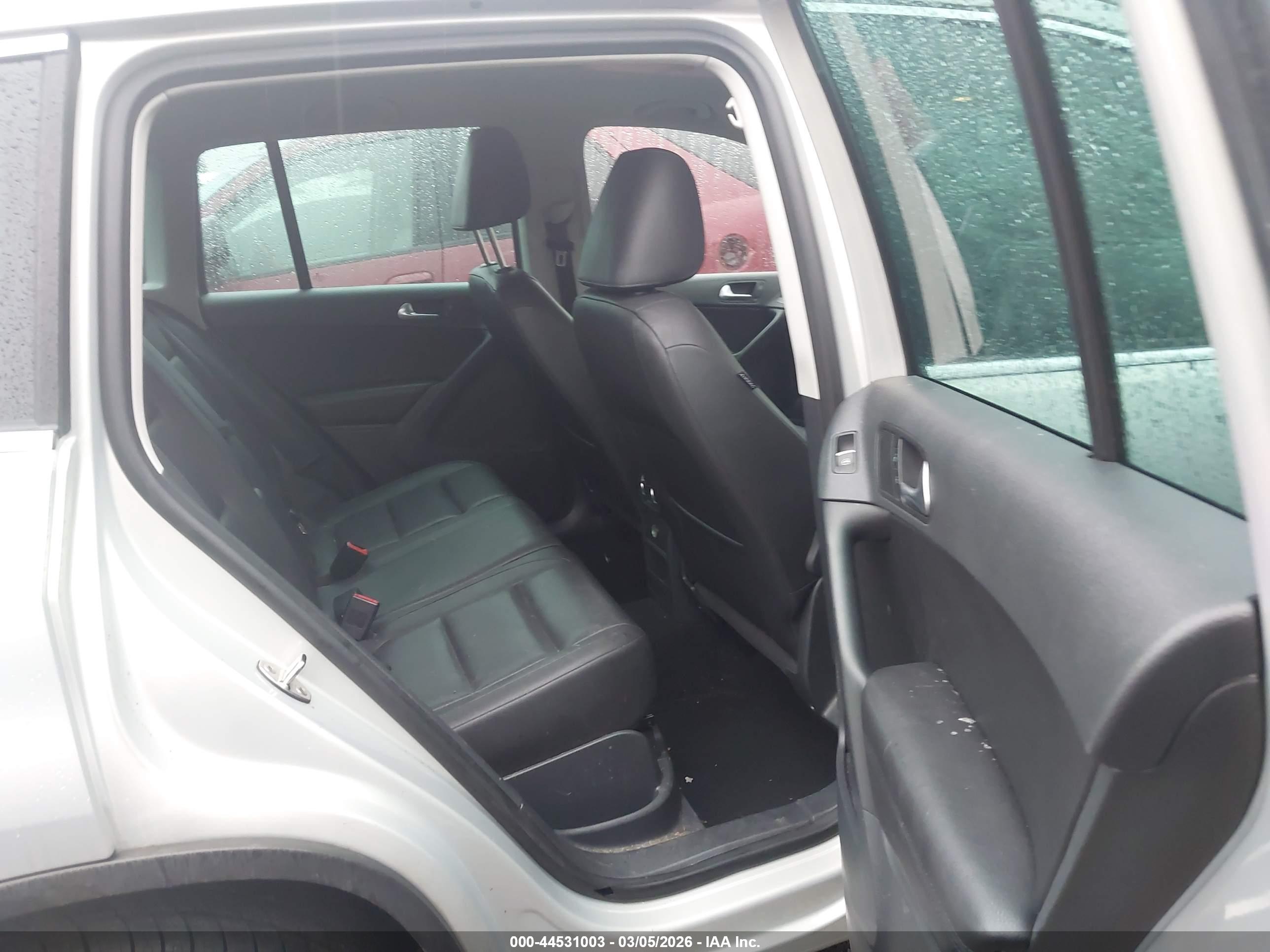 VOLKSWAGEN TIGUAN image 8