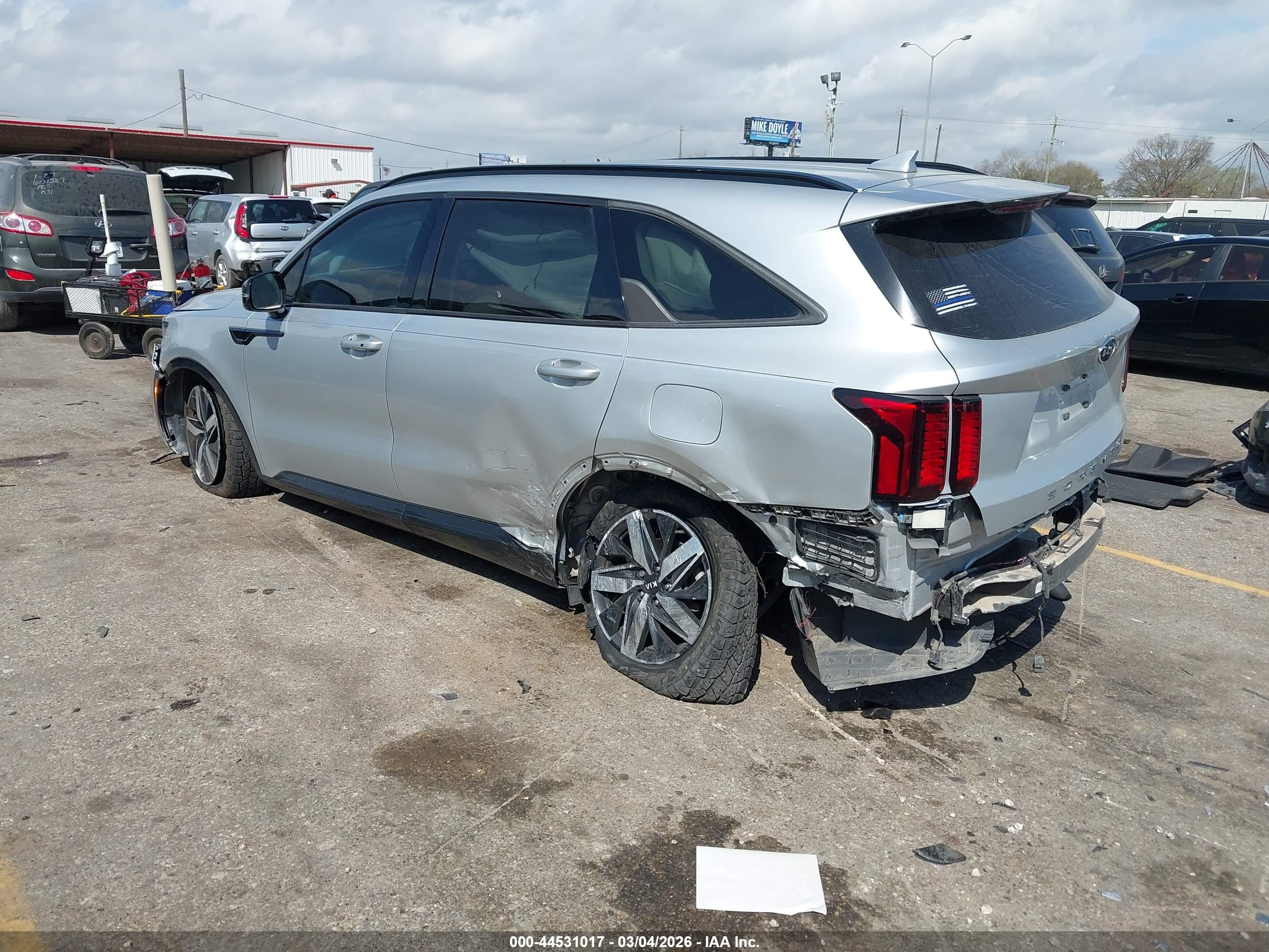 KIA SORENTO image 3