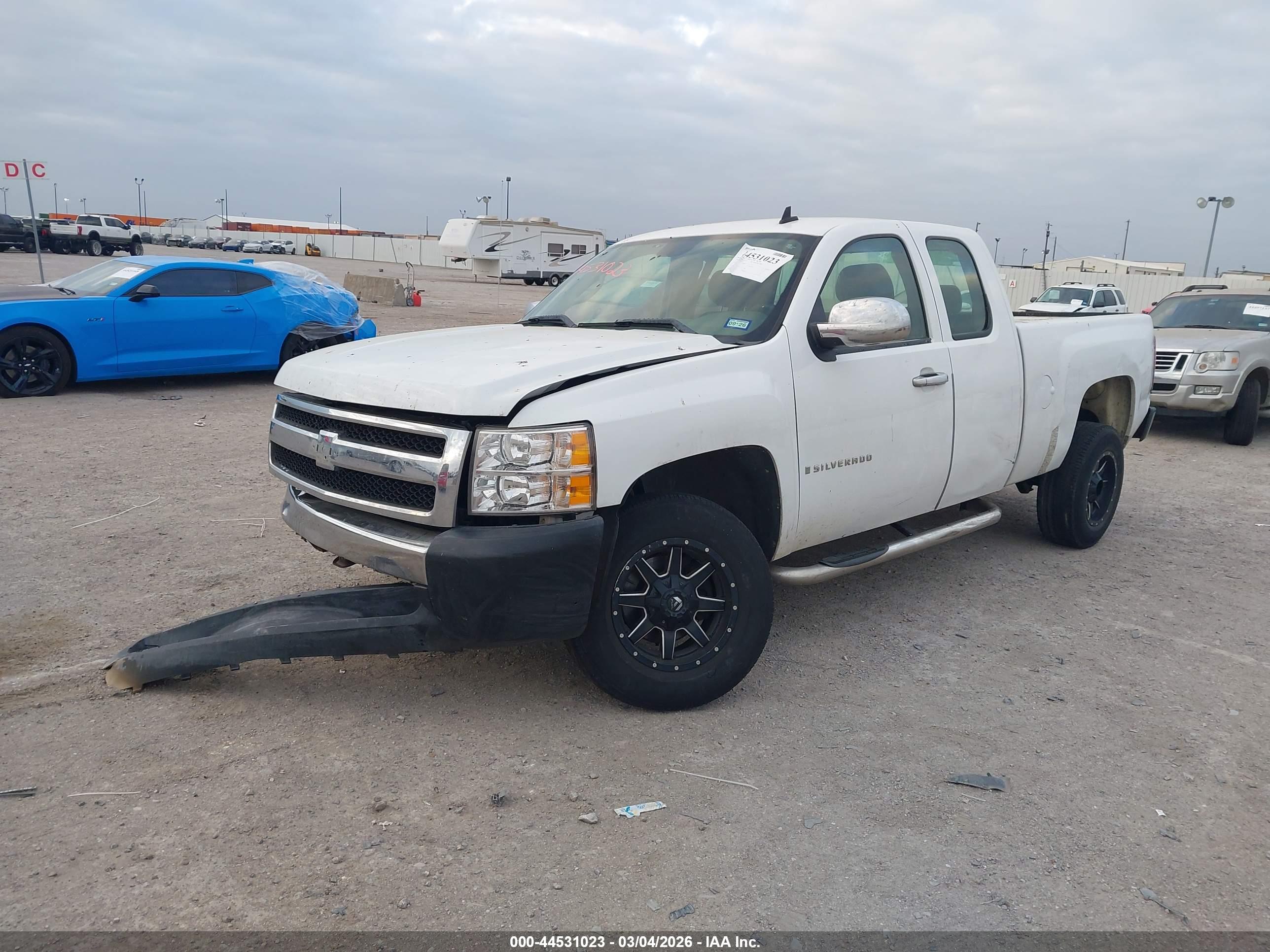 CHEVROLET SILVERADO image 2